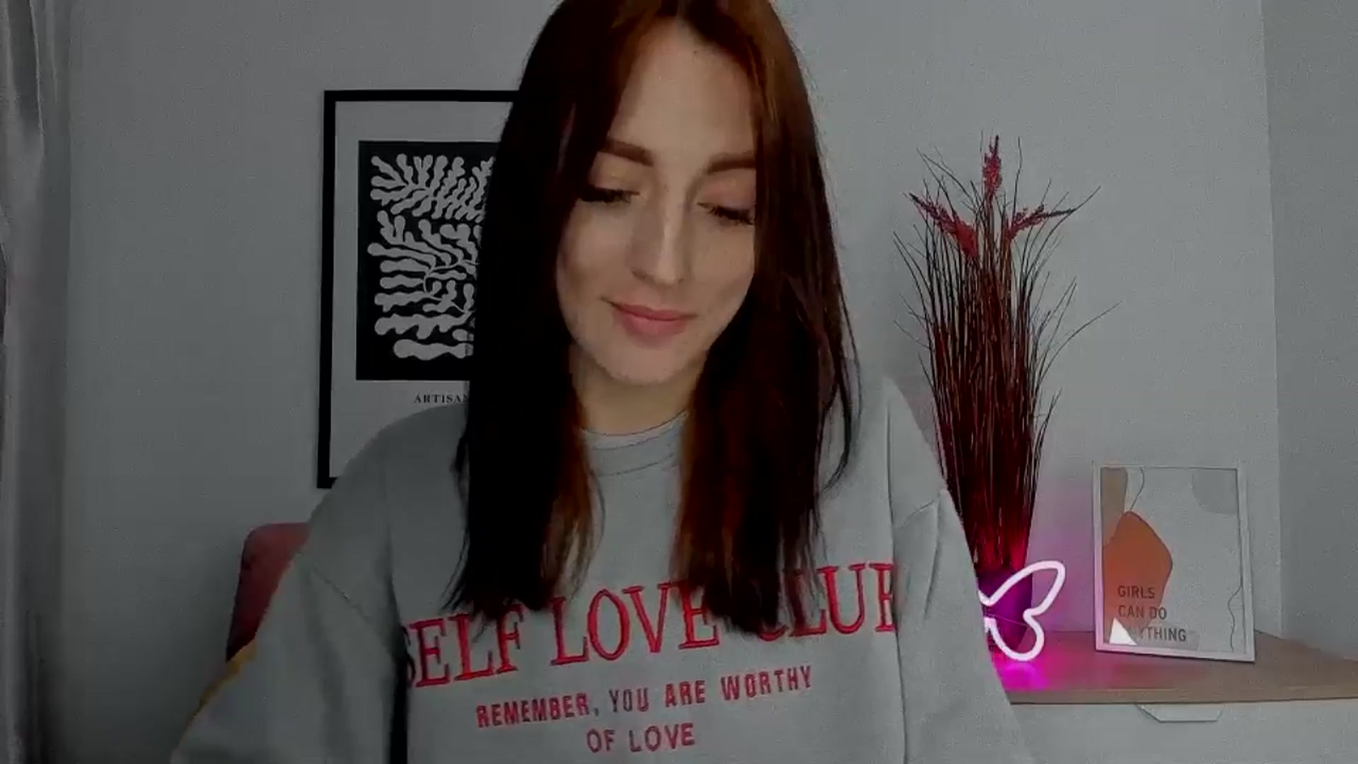 Gallery image thumbnail from KiiraDream's myfreecams stream on, 05/12/2025, 09:53 image 5 of 20