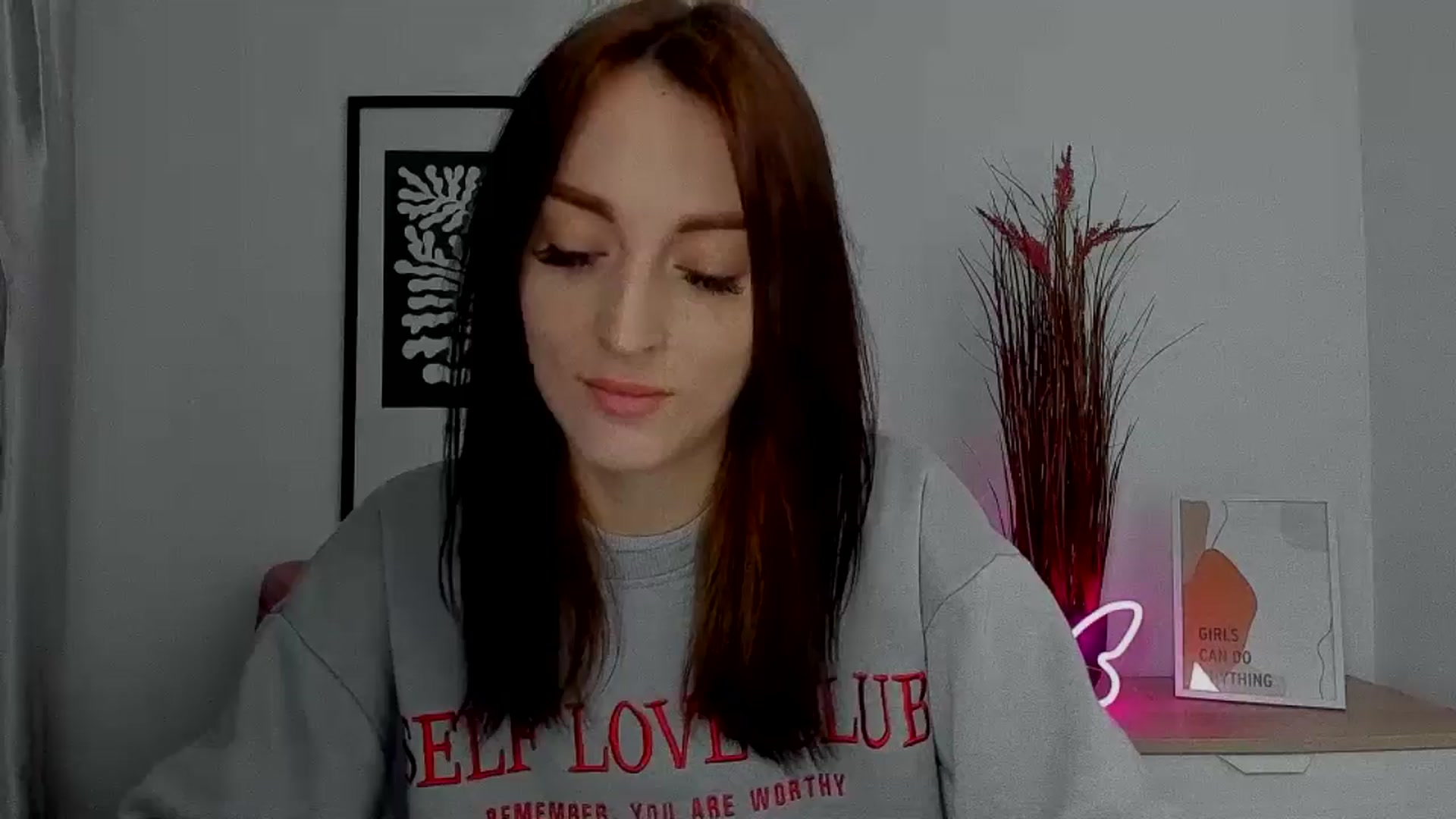 Gallery image thumbnail from KiiraDream's myfreecams stream on, 05/12/2025, 09:53 image 1 of 20