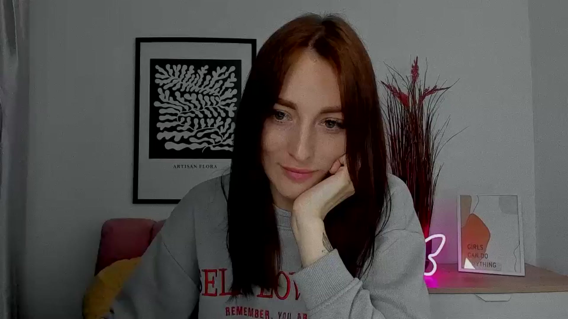 Gallery image thumbnail from KiiraDream's myfreecams stream on, 05/12/2025, 12:01 image 1 of 20