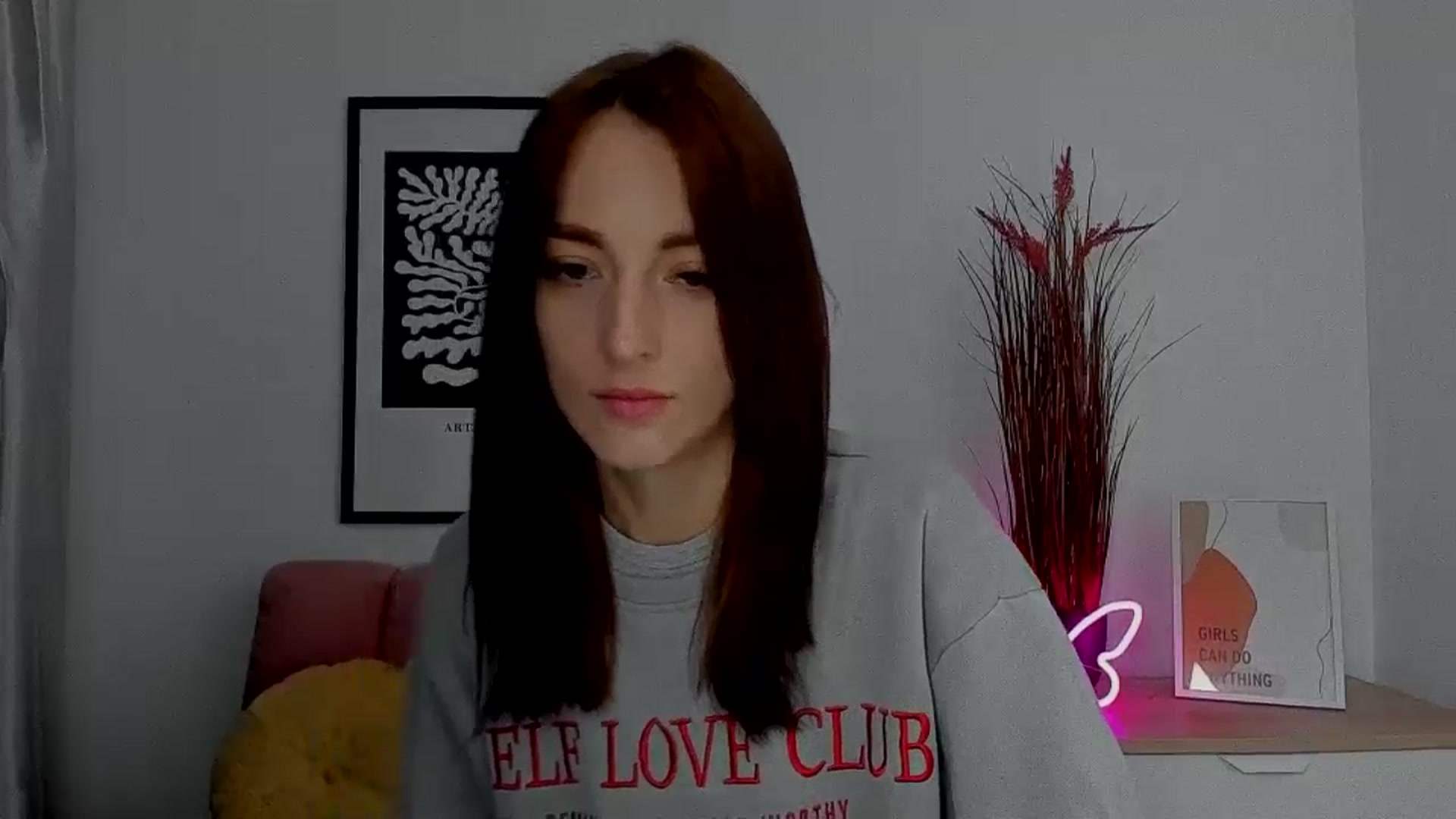 Gallery image thumbnail from KiiraDream's myfreecams stream on, 05/12/2025, 12:01 image 7 of 20