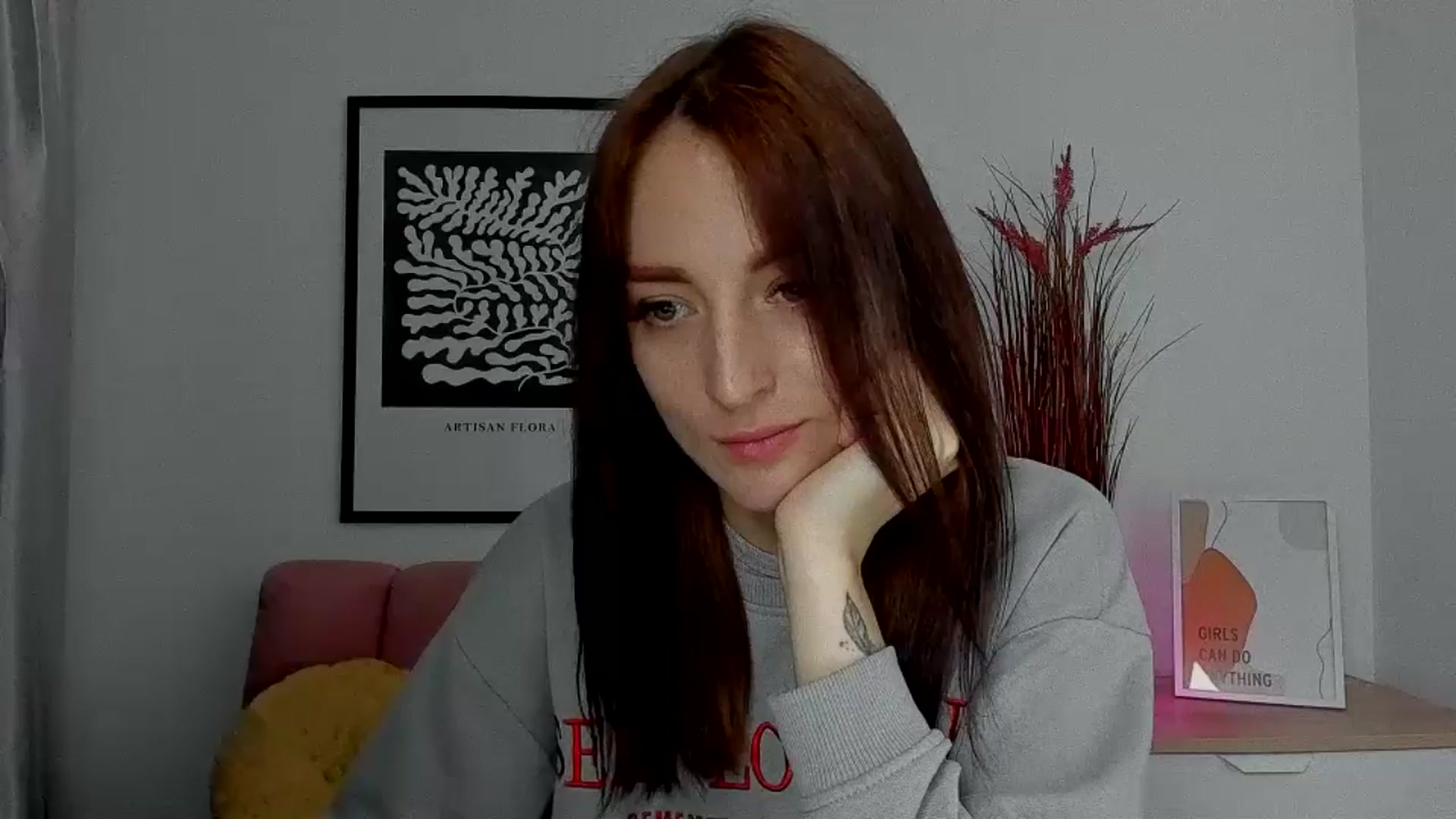 Gallery image thumbnail from KiiraDream's myfreecams stream on, 05/12/2025, 12:01 image 8 of 20