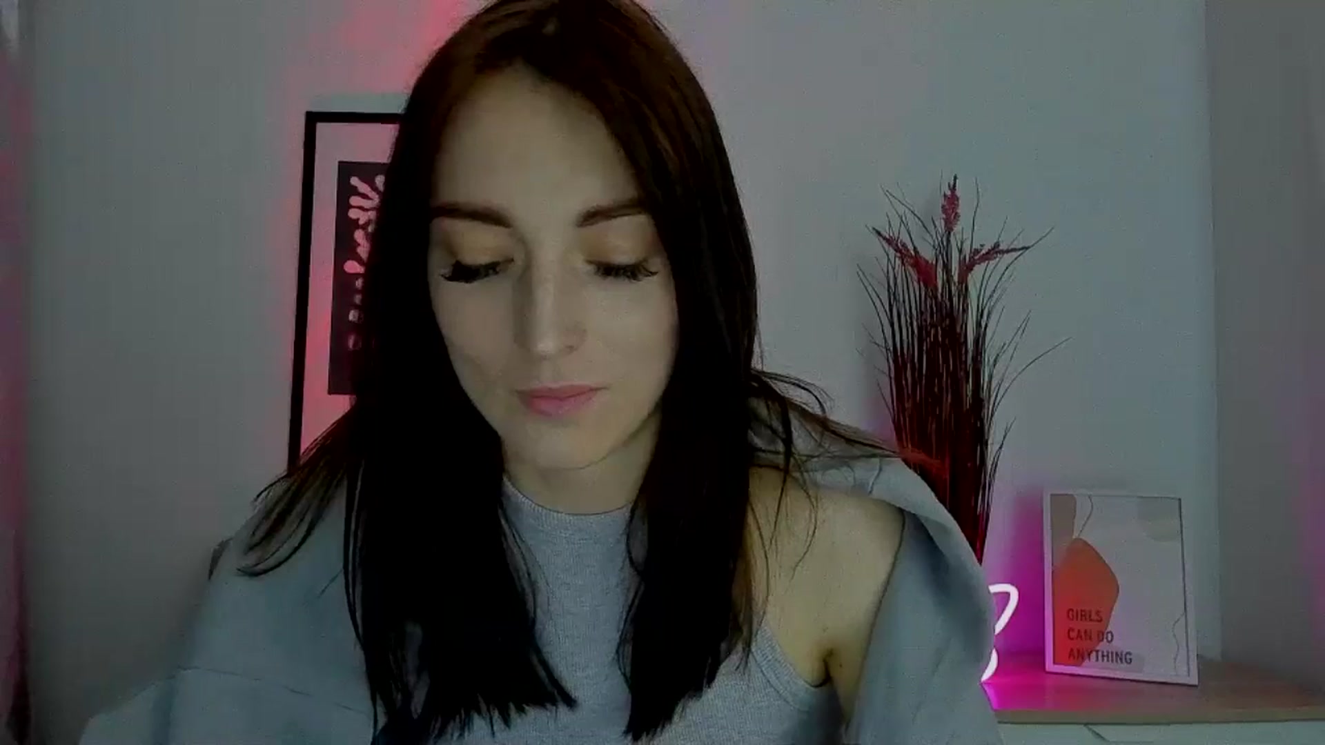 Gallery image thumbnail from KiiraDream's myfreecams stream on, 05/13/2025, 09:45 image 14 of 20