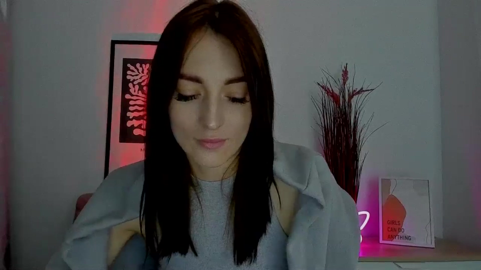 Gallery image thumbnail from KiiraDream's myfreecams stream on, 05/13/2025, 09:45 image 9 of 20