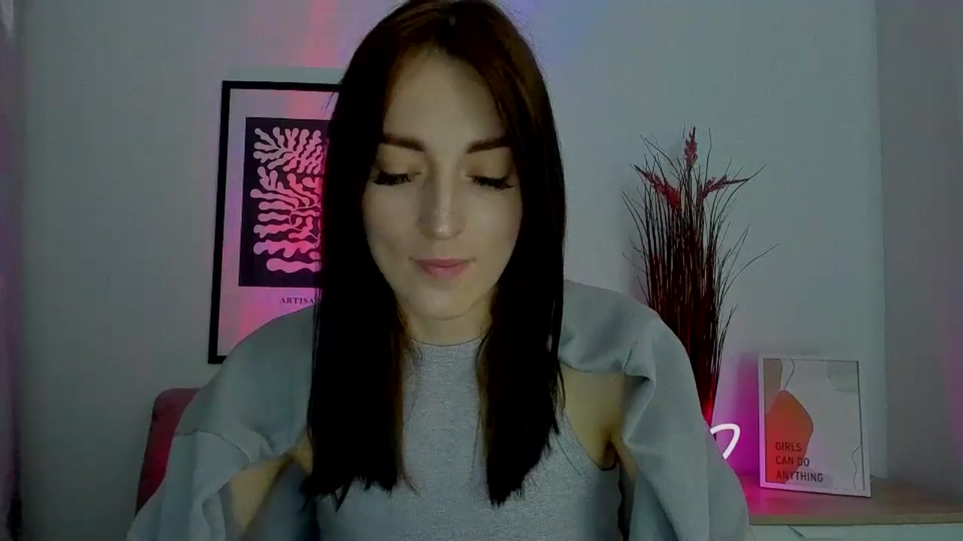 Gallery image thumbnail from KiiraDream's myfreecams stream on, 05/13/2025, 09:45 image 6 of 20