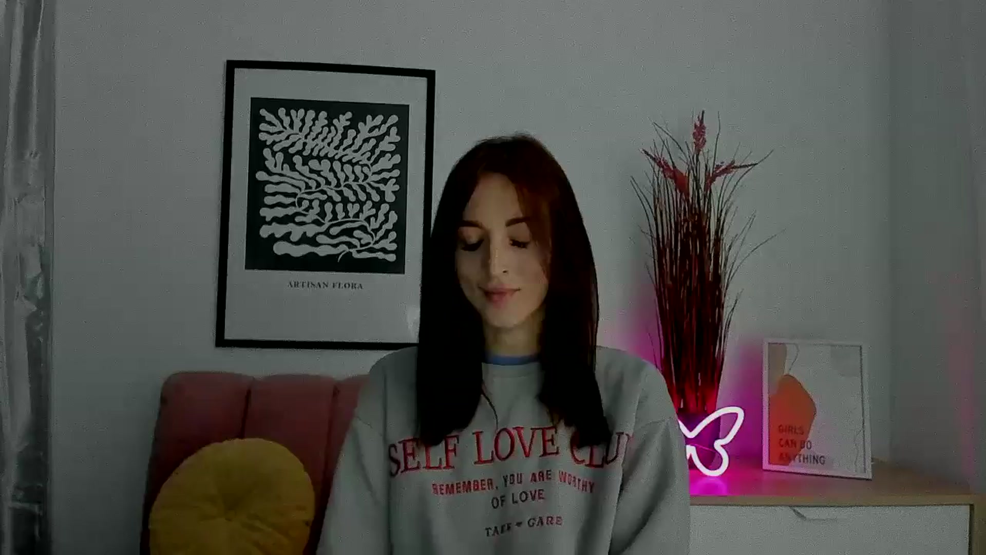 Gallery image thumbnail from KiiraDream's myfreecams stream on, 05/14/2025, 11:13 image 14 of 20