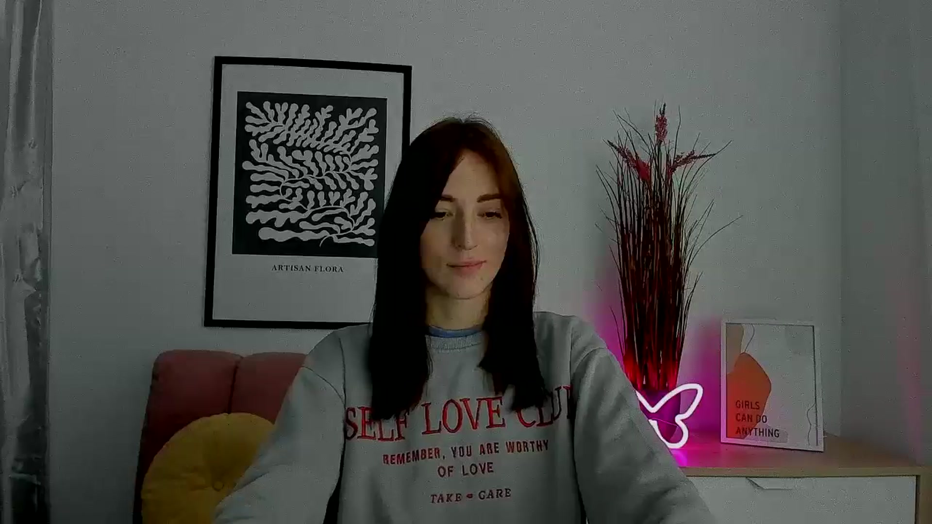 Gallery image thumbnail from KiiraDream's myfreecams stream on, 05/14/2025, 11:13 image 11 of 20