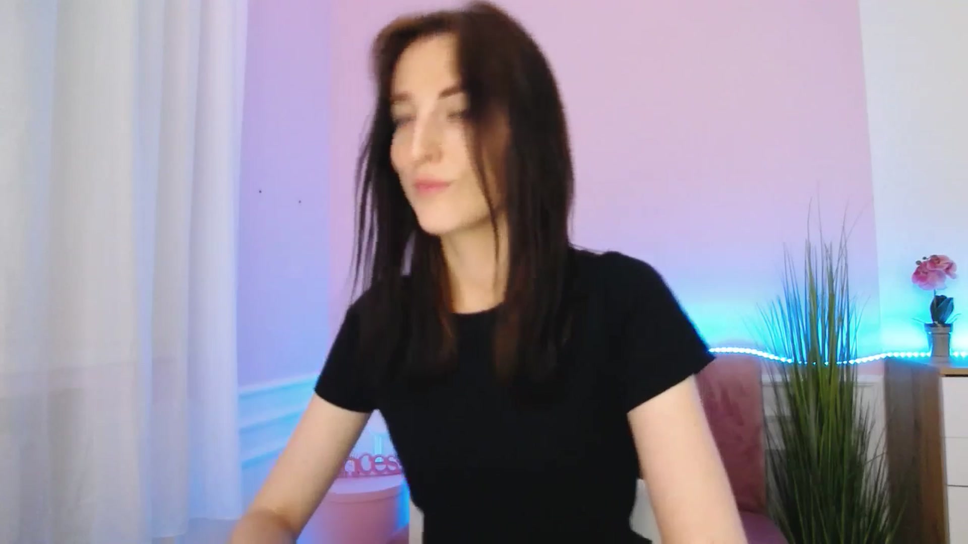 Gallery image thumbnail from KiiraDream's myfreecams stream on, 05/17/2025, 11:03 image 5 of 20
