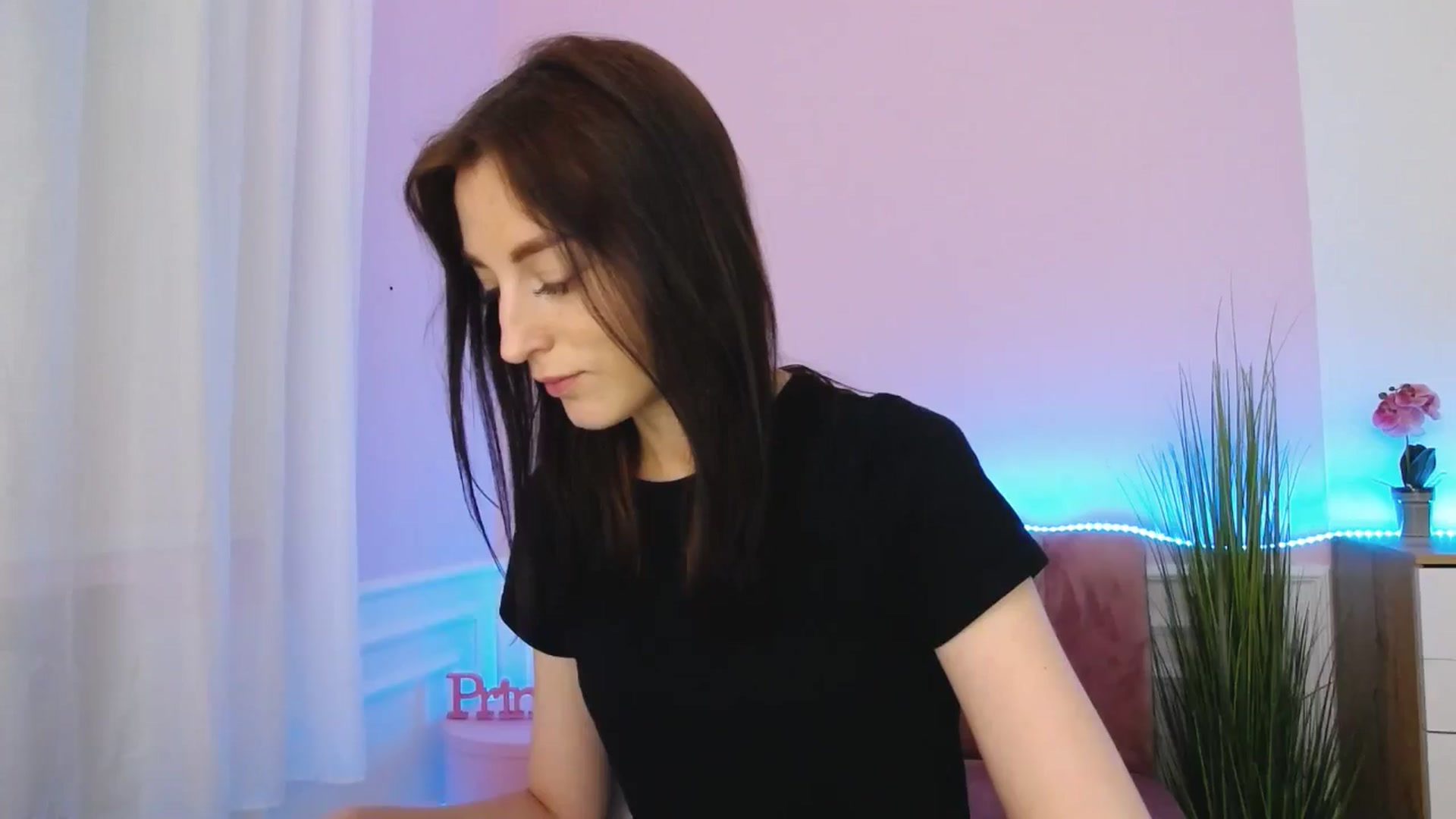Gallery image thumbnail from KiiraDream's myfreecams stream on, 05/17/2025, 11:03 image 12 of 20