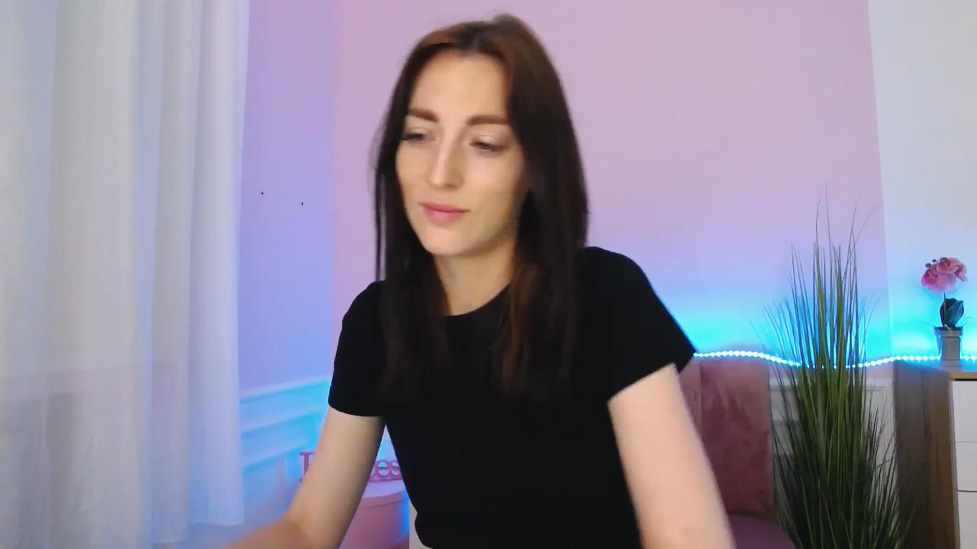 Gallery image thumbnail from KiiraDream's myfreecams stream on, 05/17/2025, 11:03 image 8 of 20