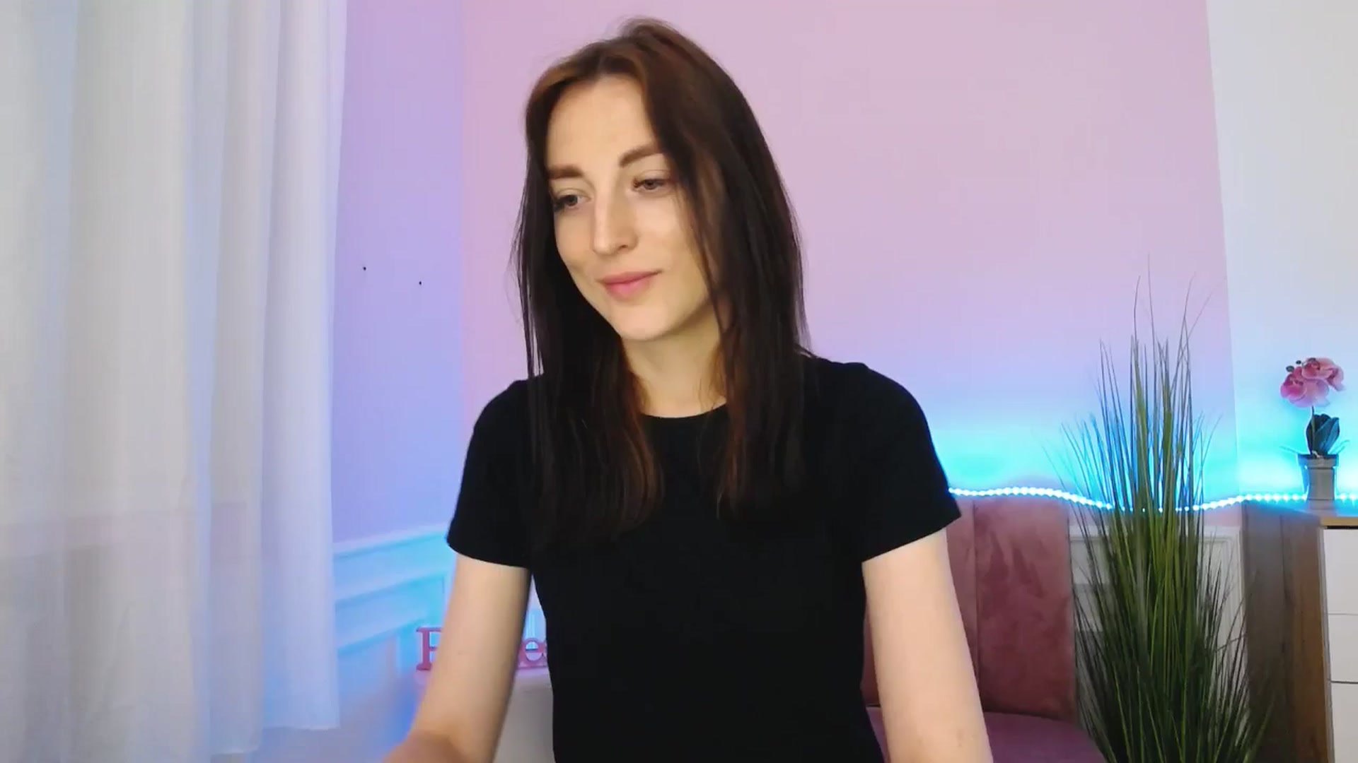 Gallery image thumbnail from KiiraDream's myfreecams stream on, 05/17/2025, 11:03 image 14 of 20