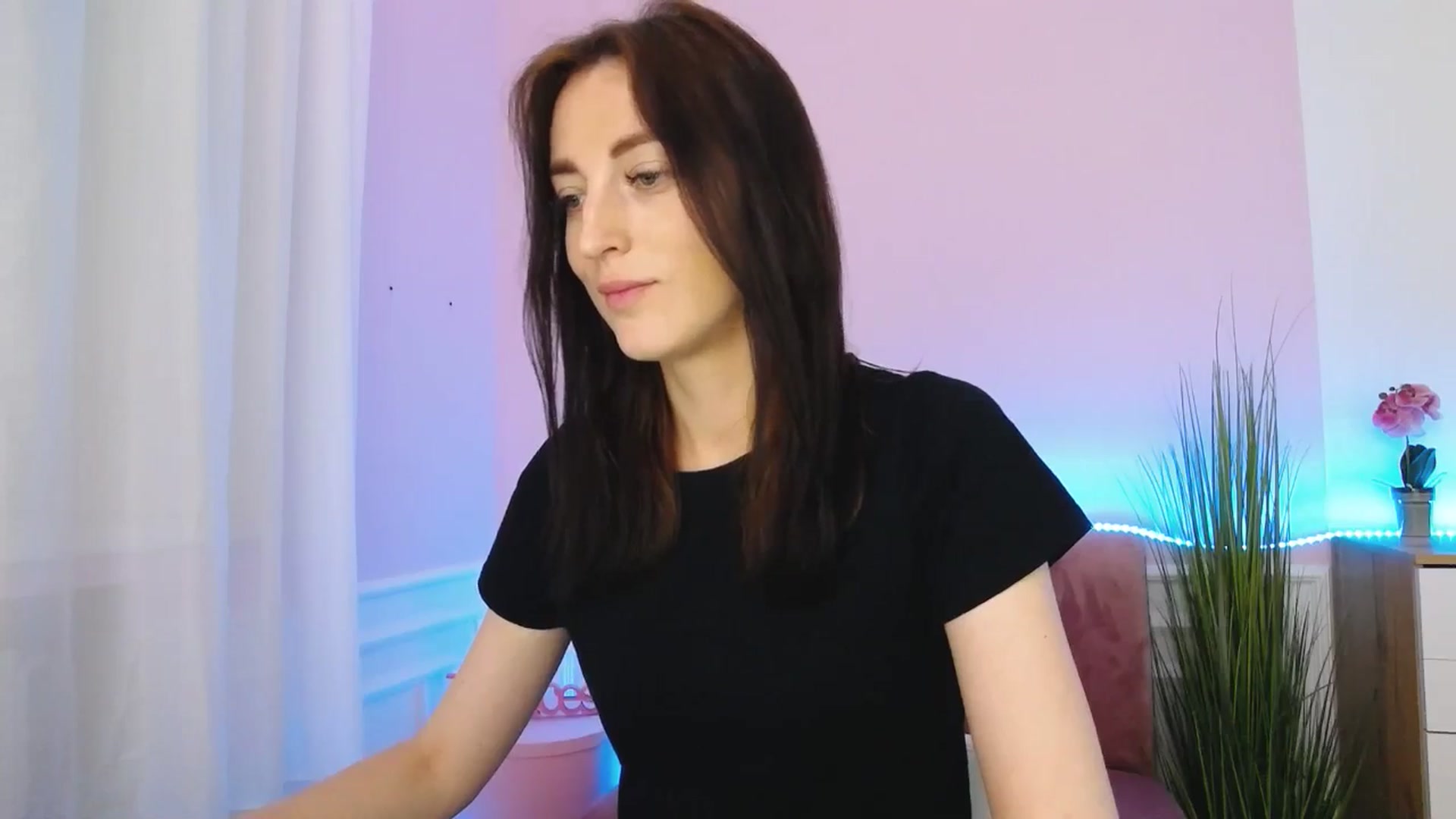 Gallery image thumbnail from KiiraDream's myfreecams stream on, 05/17/2025, 11:03 image 4 of 20