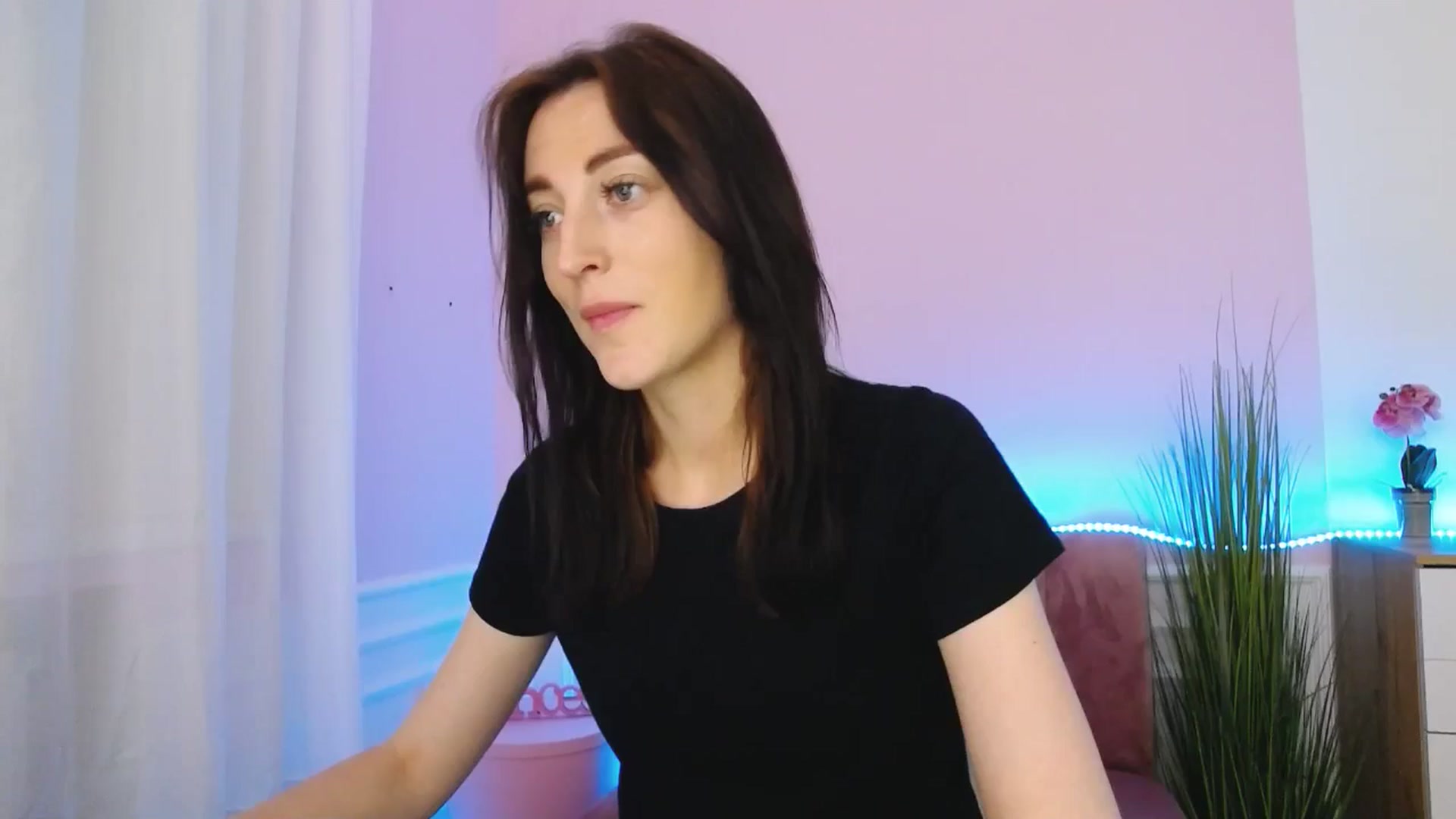 Gallery image thumbnail from KiiraDream's myfreecams stream on, 05/17/2025, 11:03 image 1 of 20