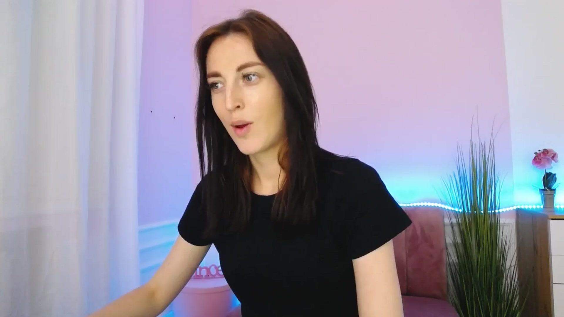 Gallery image thumbnail from KiiraDream's myfreecams stream on, 05/17/2025, 11:03 image 3 of 20