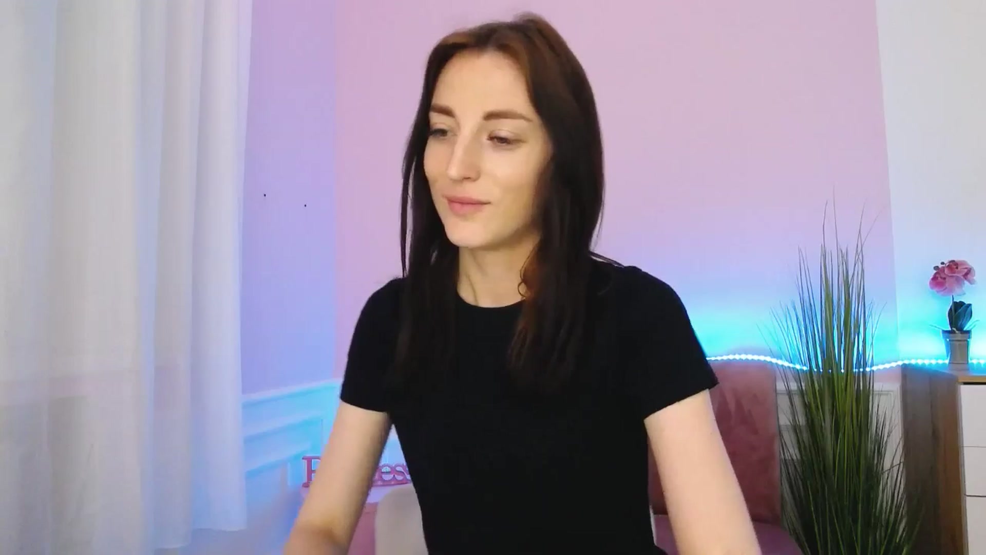 Gallery image thumbnail from KiiraDream's myfreecams stream on, 05/17/2025, 11:03 image 20 of 20