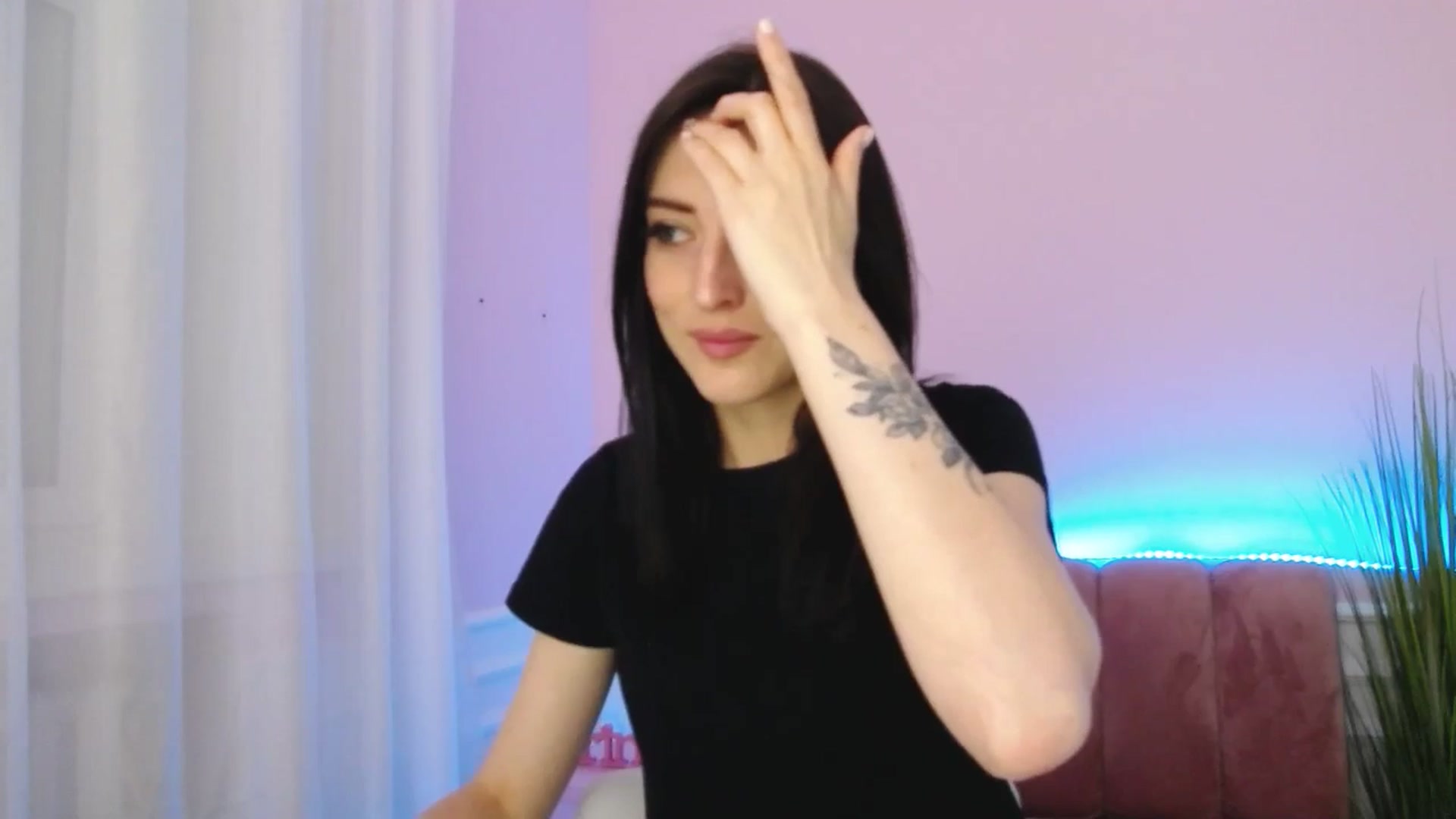 Gallery image thumbnail from KiiraDream's myfreecams stream on, 05/18/2025, 10:14 image 4 of 20
