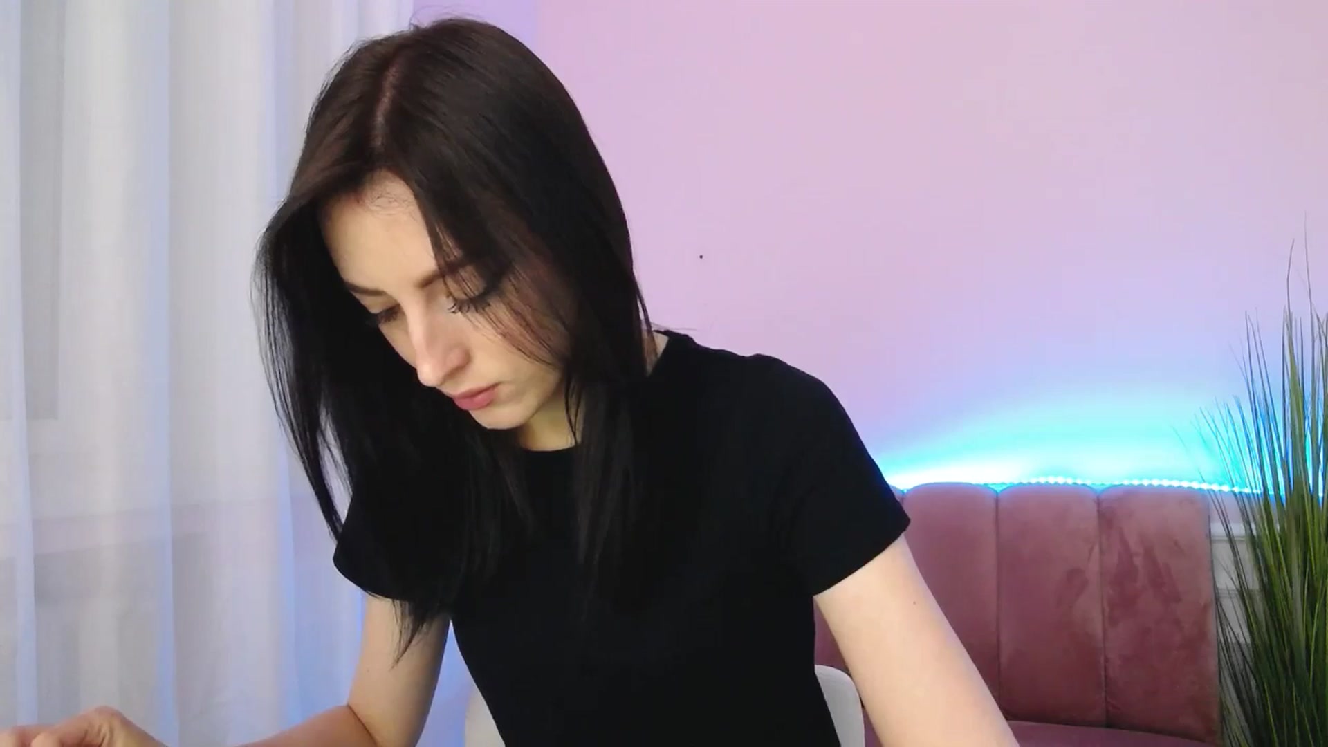 Gallery image thumbnail from KiiraDream's myfreecams stream on, 05/18/2025, 10:14 image 14 of 20
