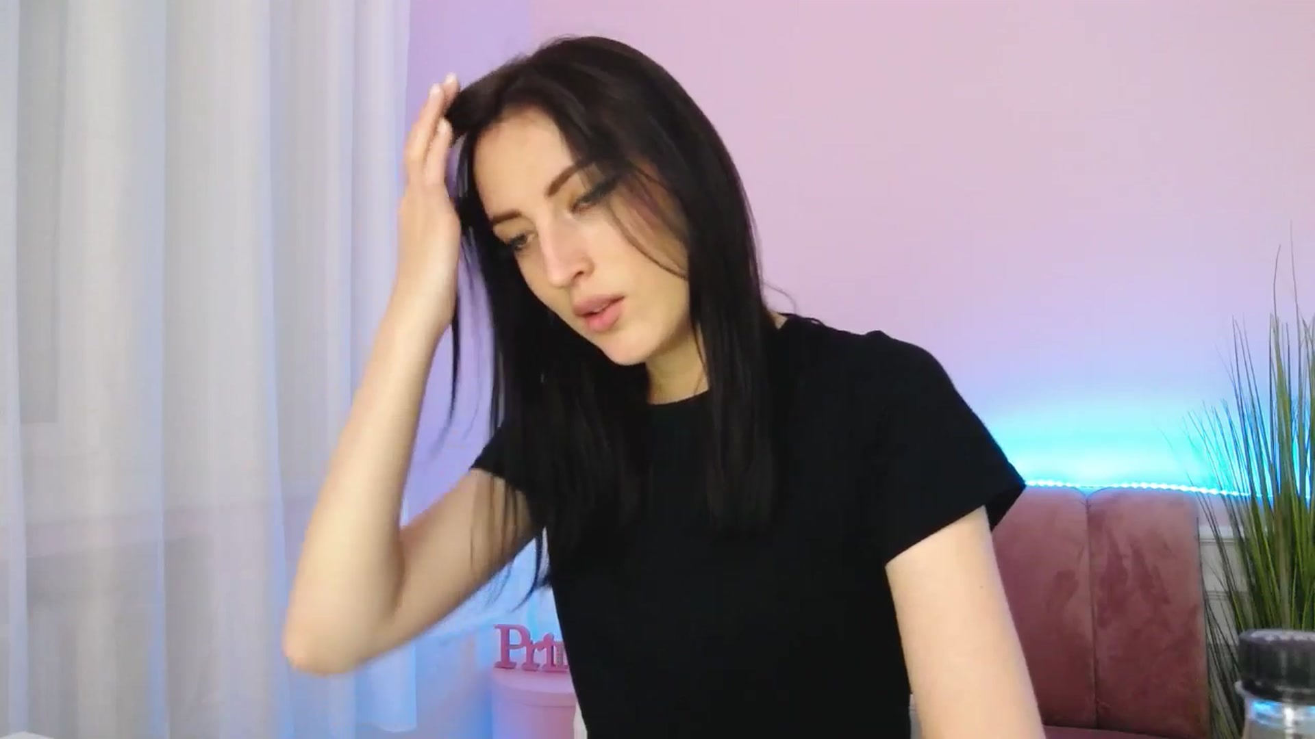 Gallery image thumbnail from KiiraDream's myfreecams stream on, 05/18/2025, 11:03 image 4 of 20