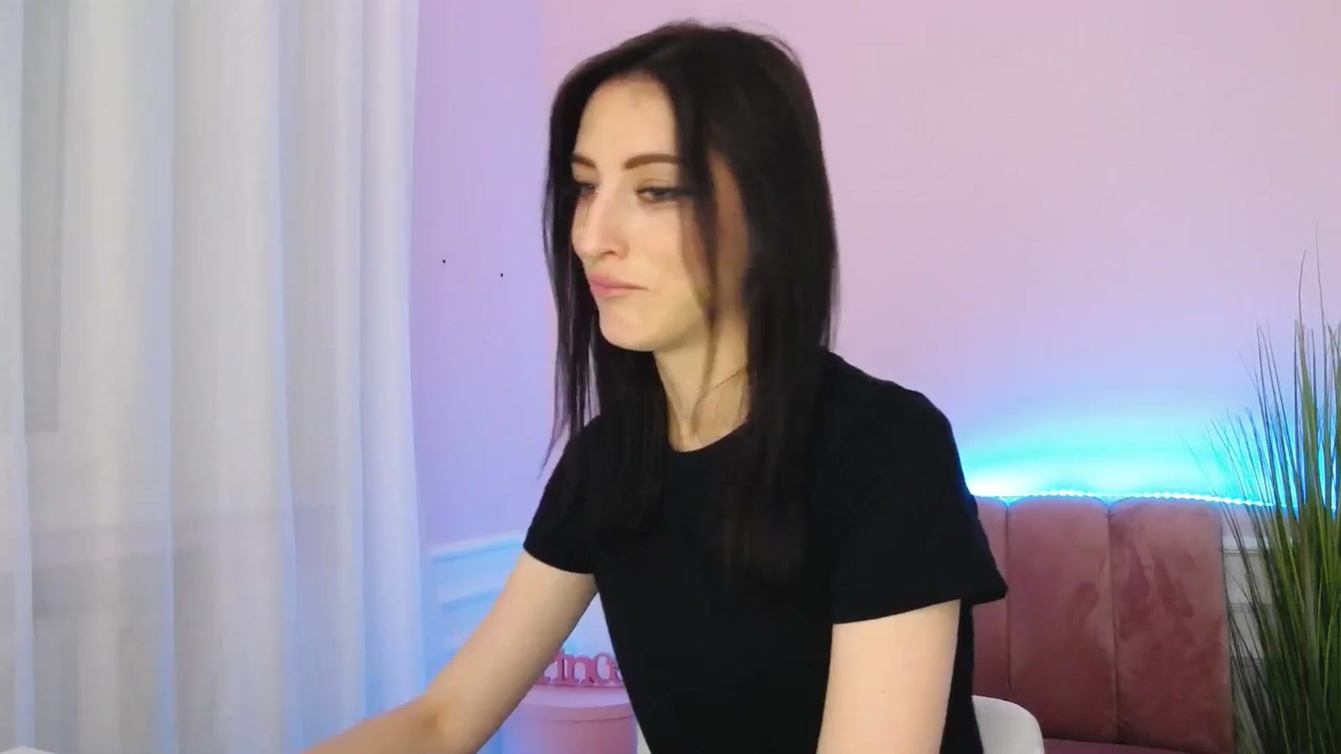 Gallery image thumbnail from KiiraDream's myfreecams stream on, 05/18/2025, 11:03 image 19 of 20