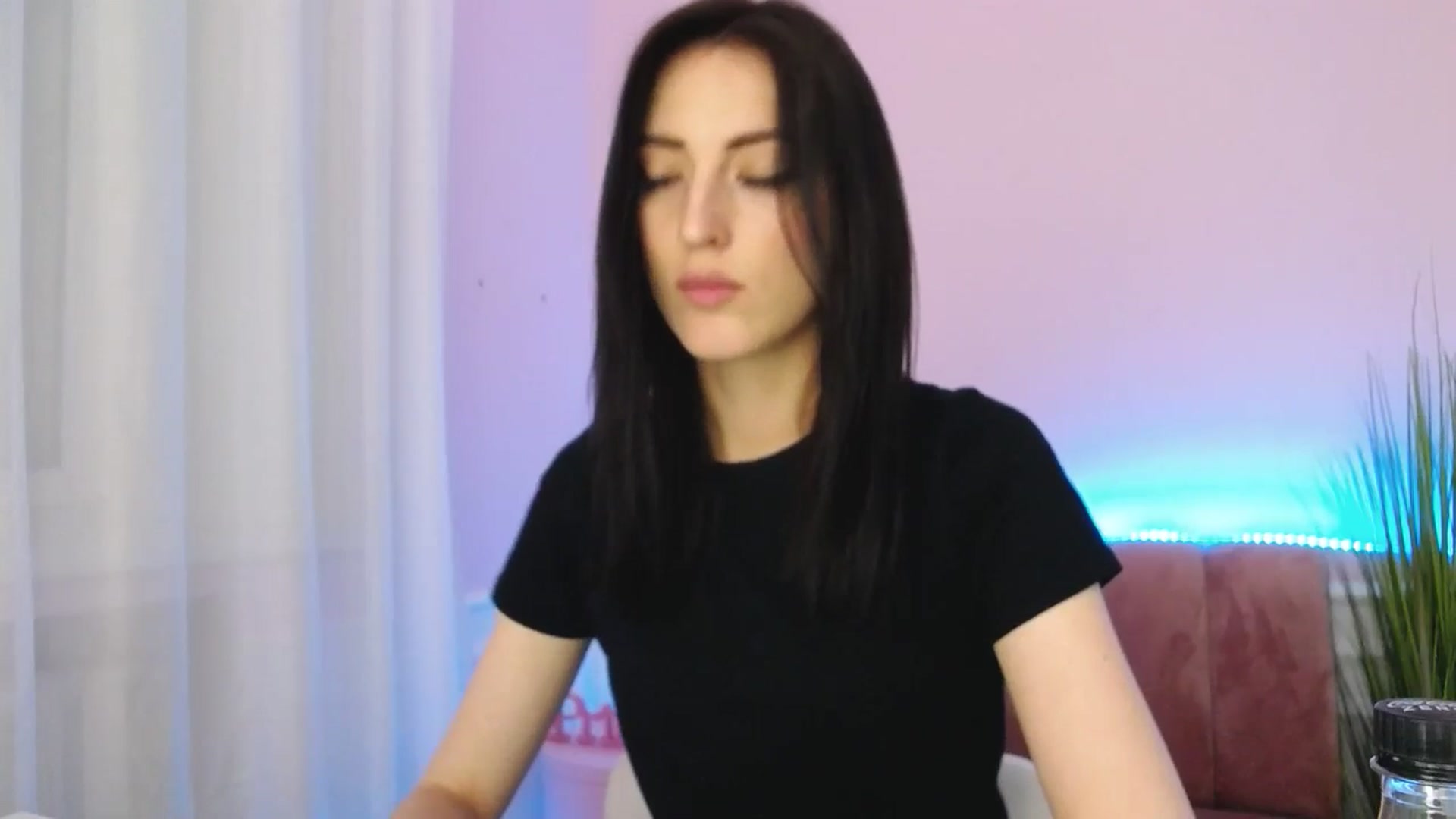 Gallery image thumbnail from KiiraDream's myfreecams stream on, 05/18/2025, 11:03 image 13 of 20