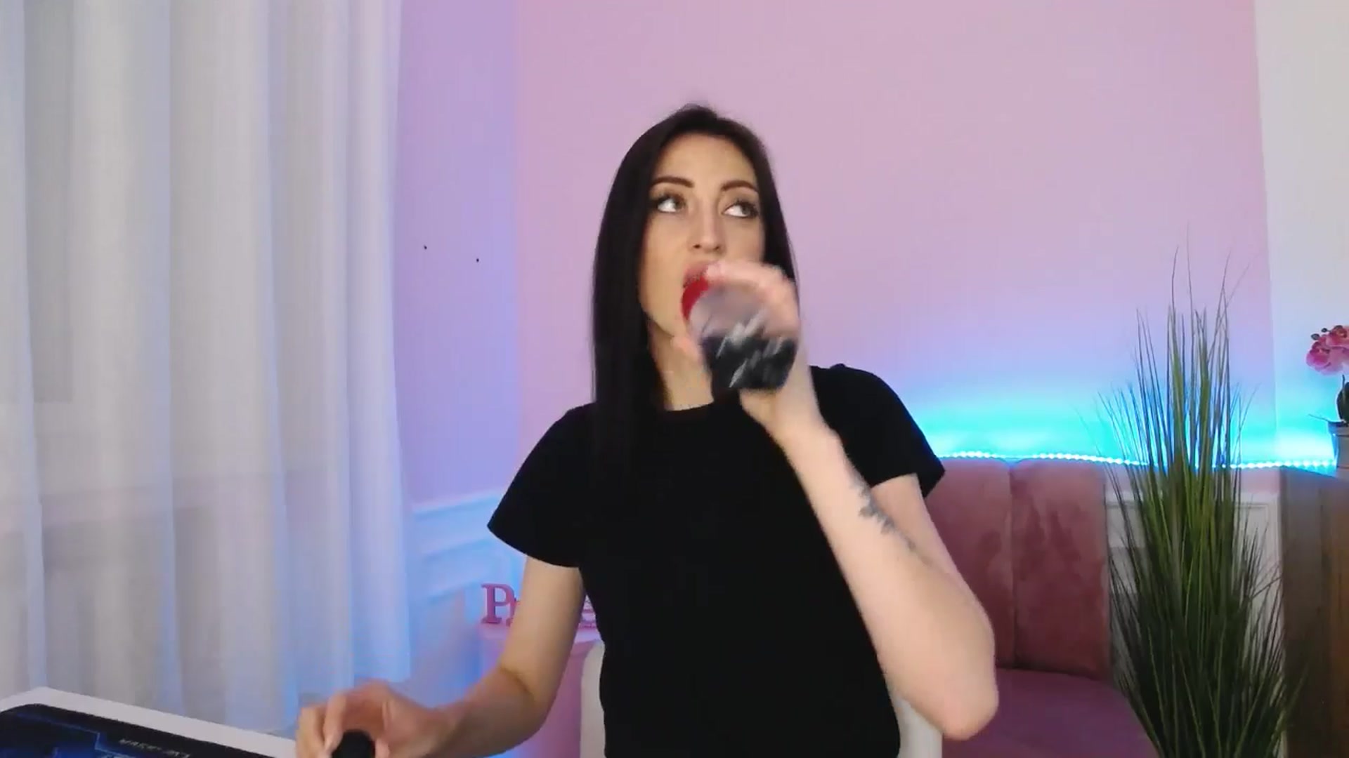 Gallery image thumbnail from KiiraDream's myfreecams stream on, 05/18/2025, 11:54 image 2 of 20