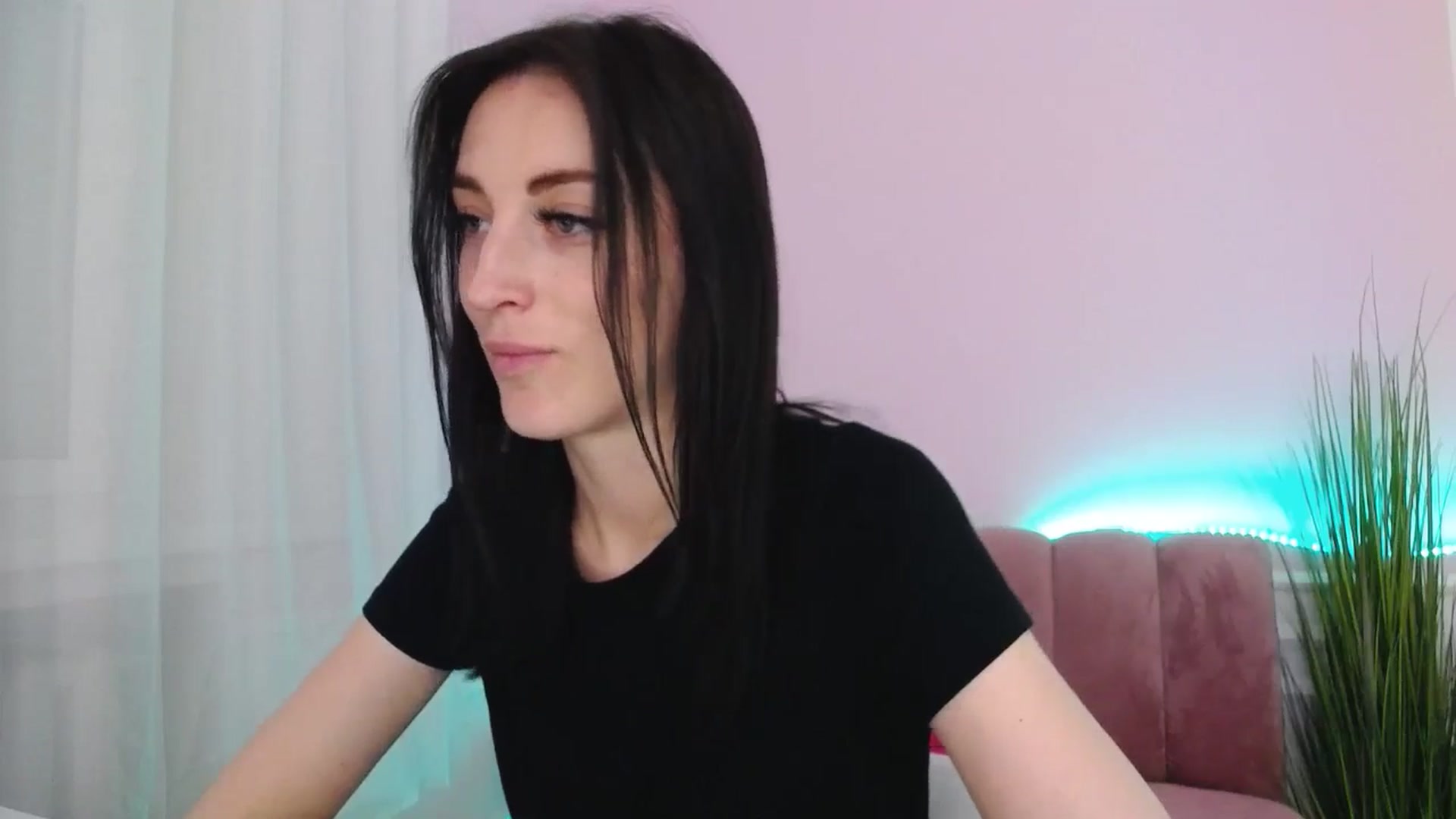 Gallery image thumbnail from KiiraDream's myfreecams stream on, 05/20/2025, 11:11 image 14 of 20