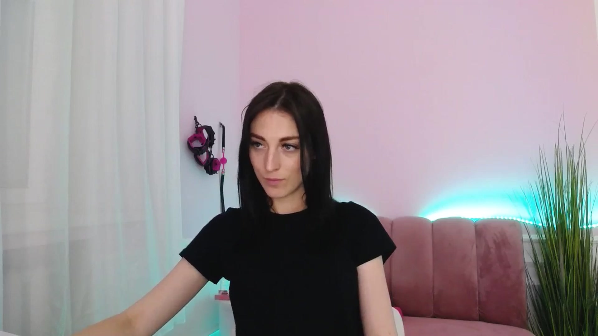 Gallery image thumbnail from KiiraDream's myfreecams stream on, 05/20/2025, 11:11 image 19 of 20