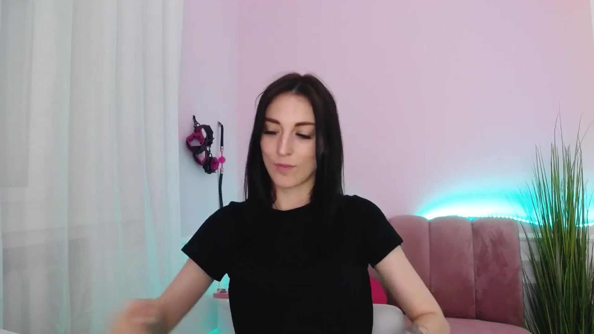 Gallery image thumbnail from KiiraDream's myfreecams stream on, 05/20/2025, 11:11 image 18 of 20