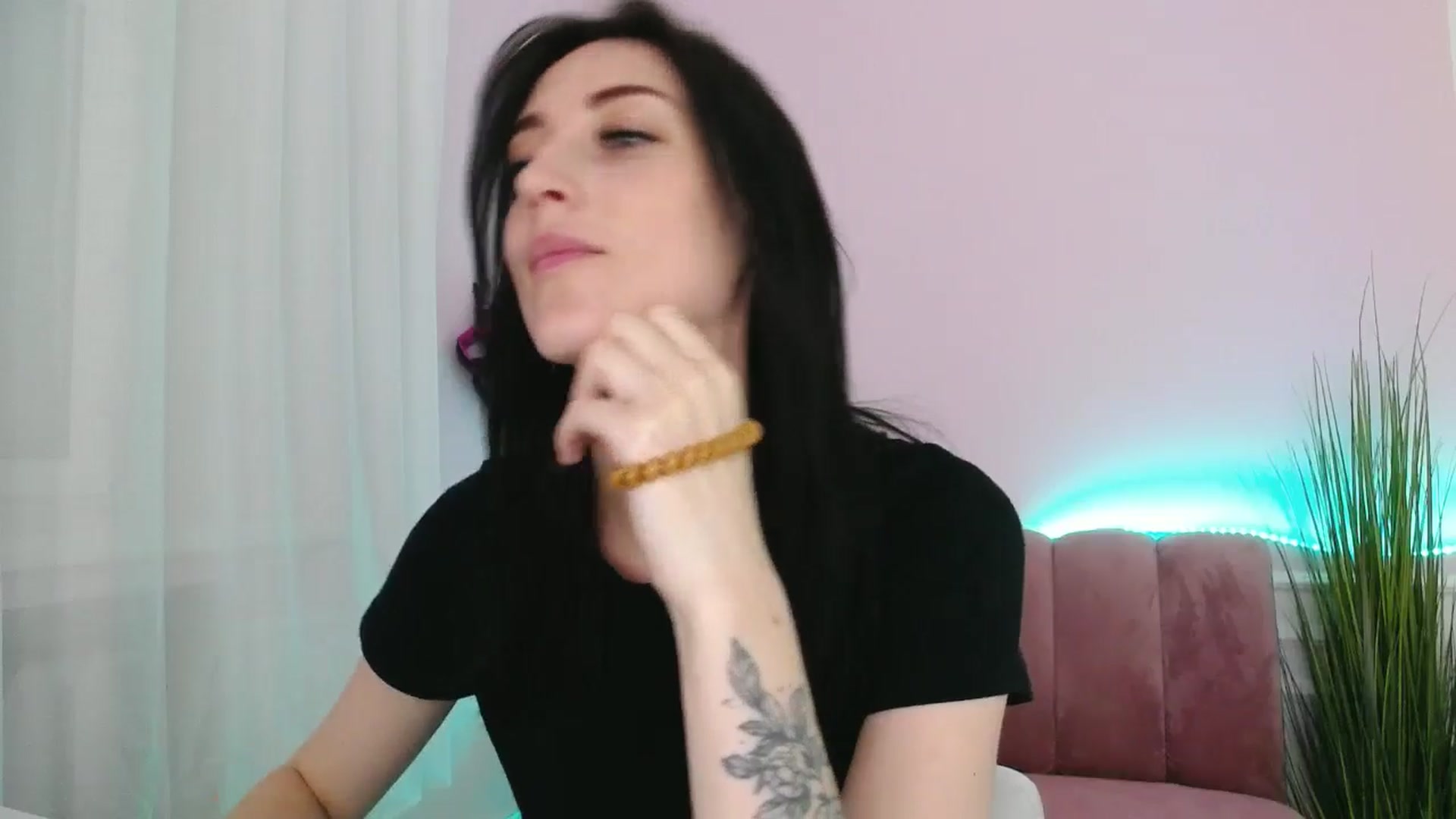 Gallery image thumbnail from KiiraDream's myfreecams stream on, 05/20/2025, 11:11 image 12 of 20