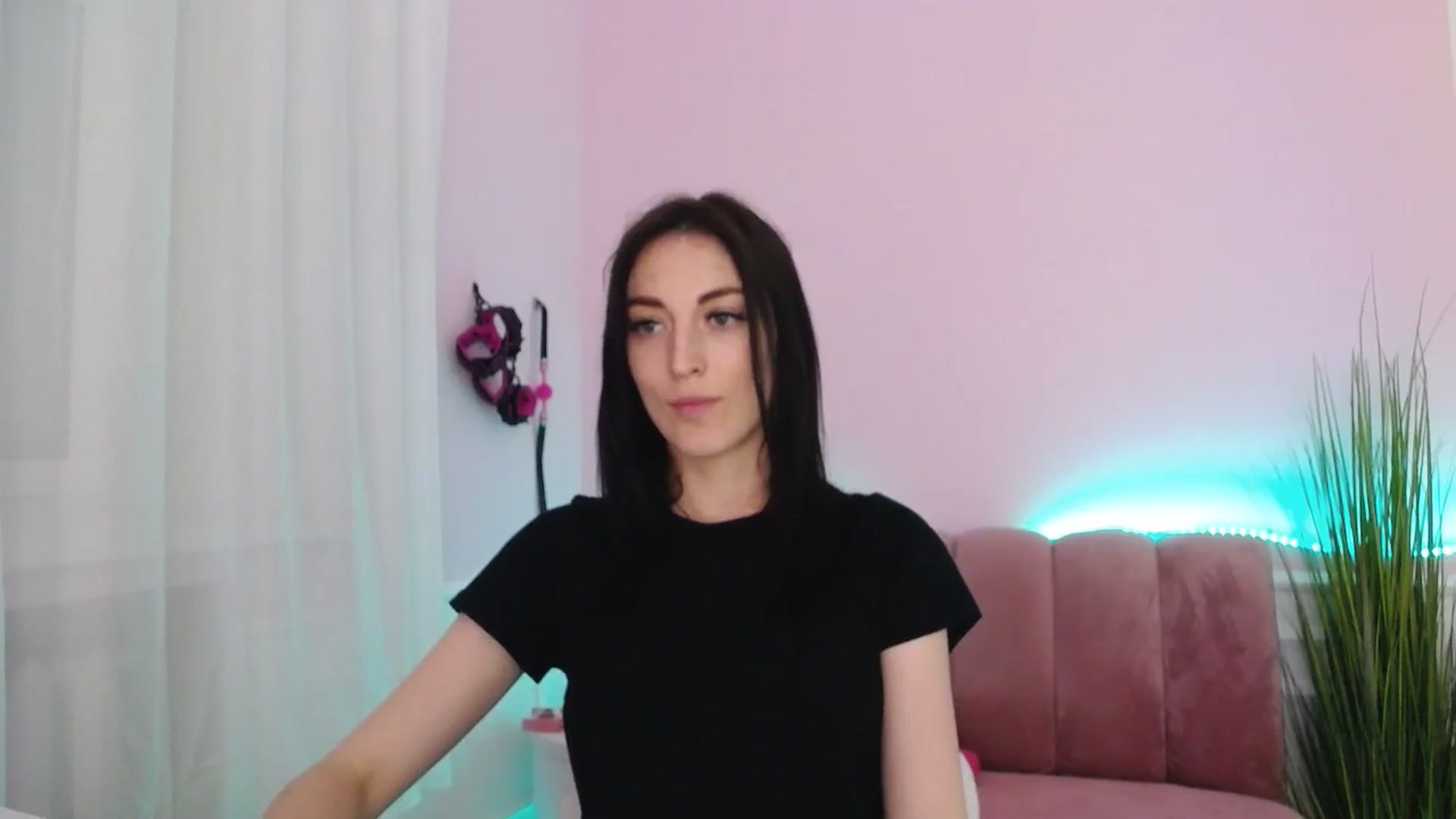 Gallery image thumbnail from KiiraDream's myfreecams stream on, 05/20/2025, 11:11 image 17 of 20