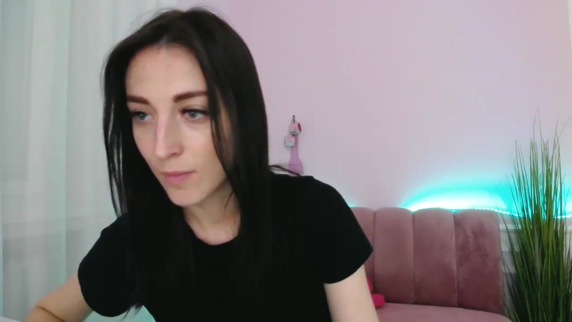 Gallery image thumbnail from KiiraDream's myfreecams stream on, 05/20/2025, 11:11 image 10 of 20