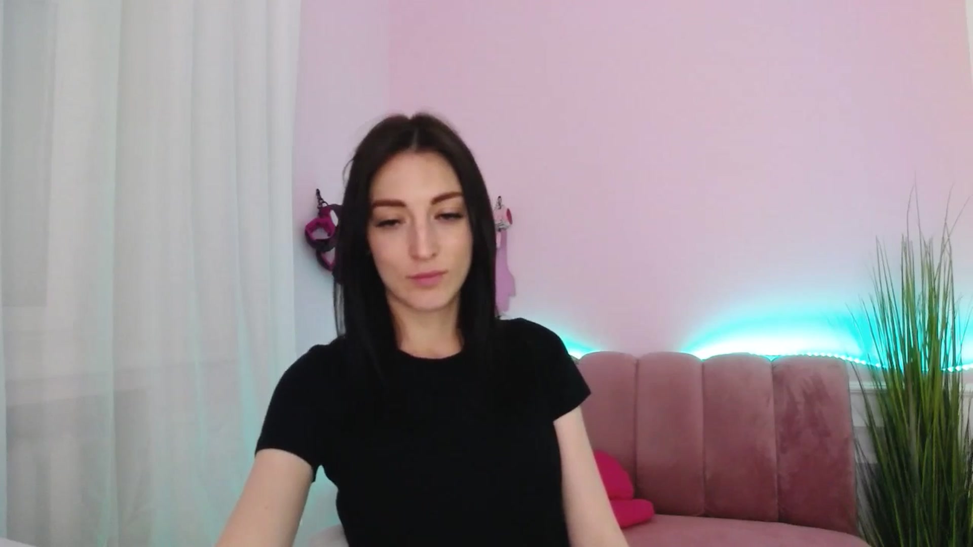 Gallery image thumbnail from KiiraDream's myfreecams stream on, 05/20/2025, 11:11 image 8 of 20