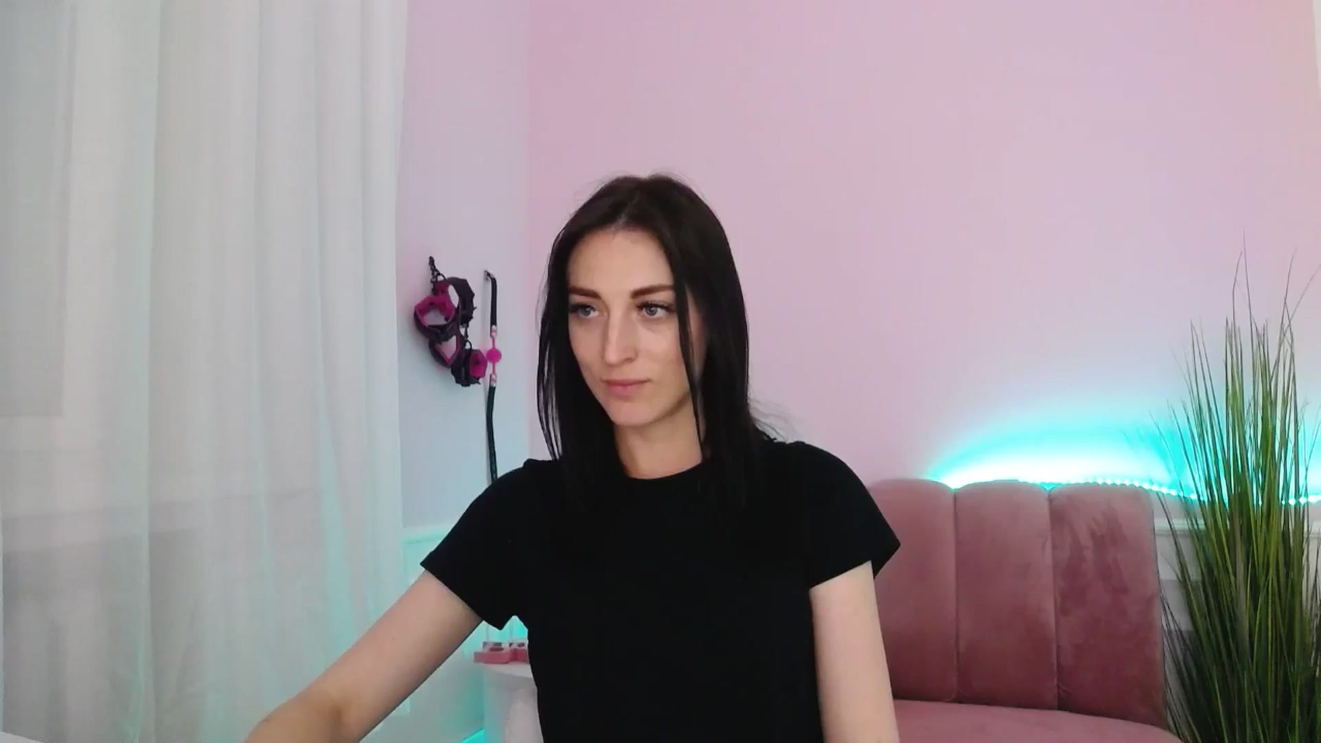 Gallery image thumbnail from KiiraDream's myfreecams stream on, 05/20/2025, 11:11 image 6 of 20