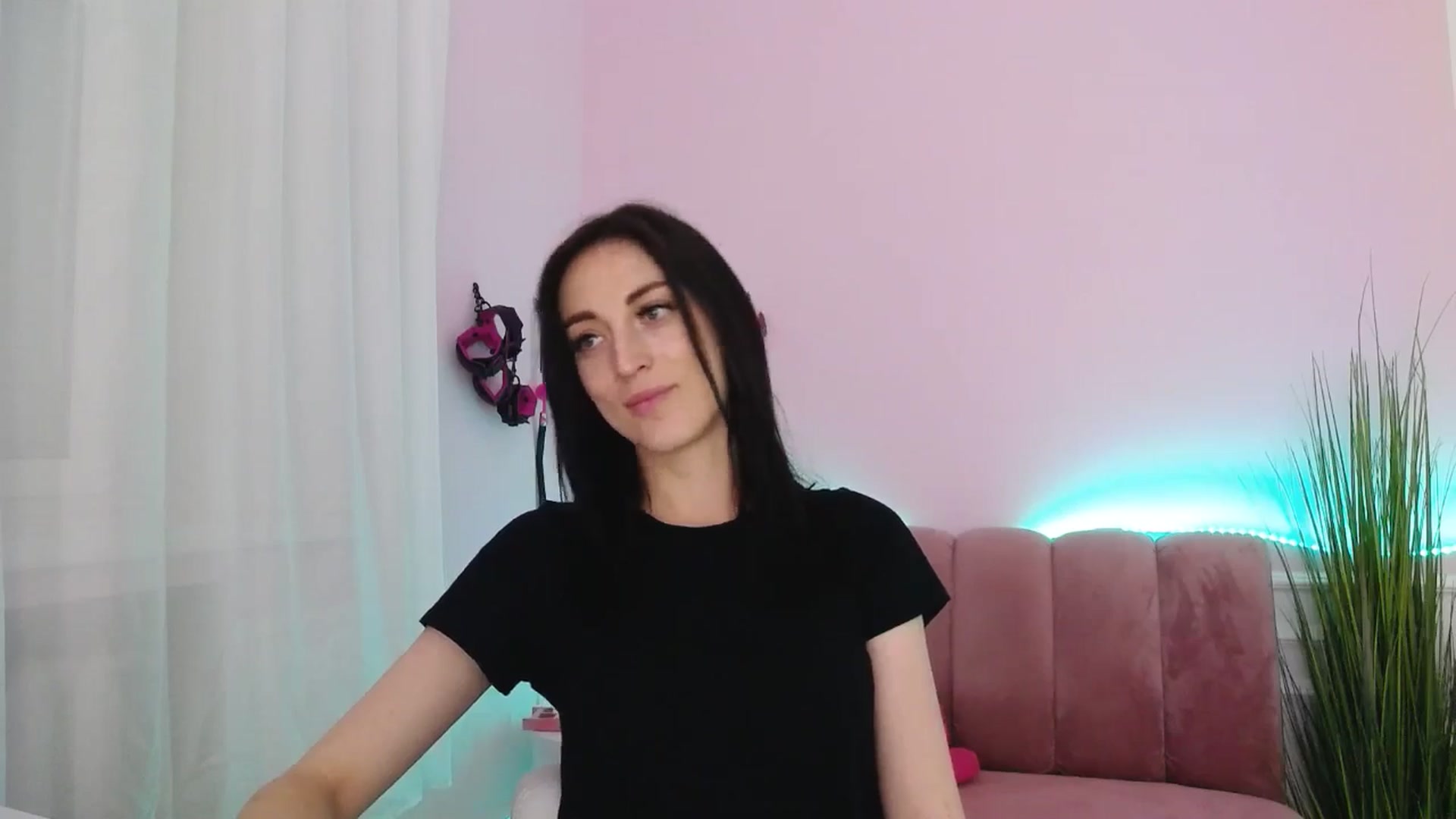 Gallery image thumbnail from KiiraDream's myfreecams stream on, 05/20/2025, 11:11 image 7 of 20