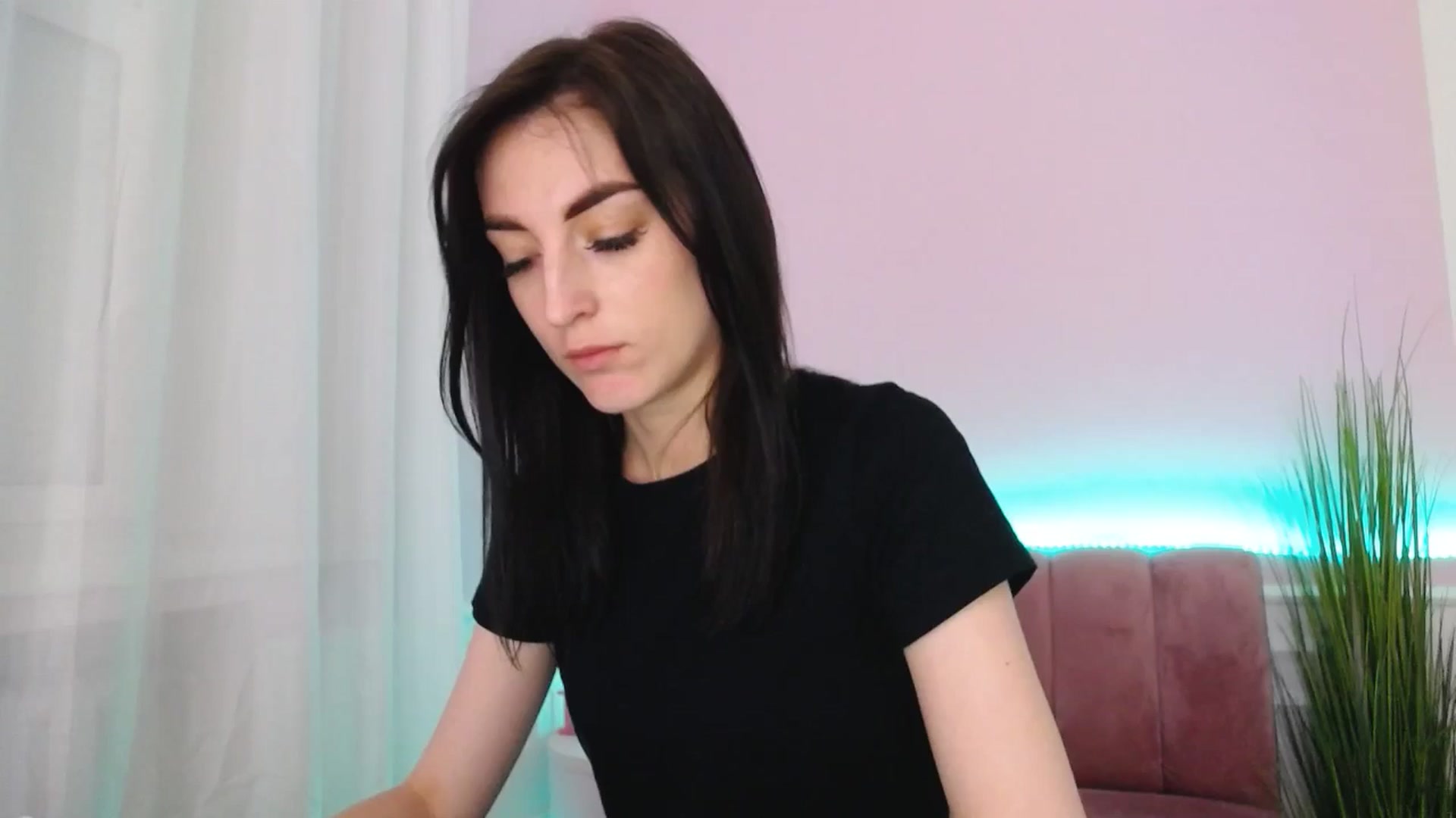 Gallery image thumbnail from KiiraDream's myfreecams stream on, 05/25/2025, 11:01 image 7 of 20