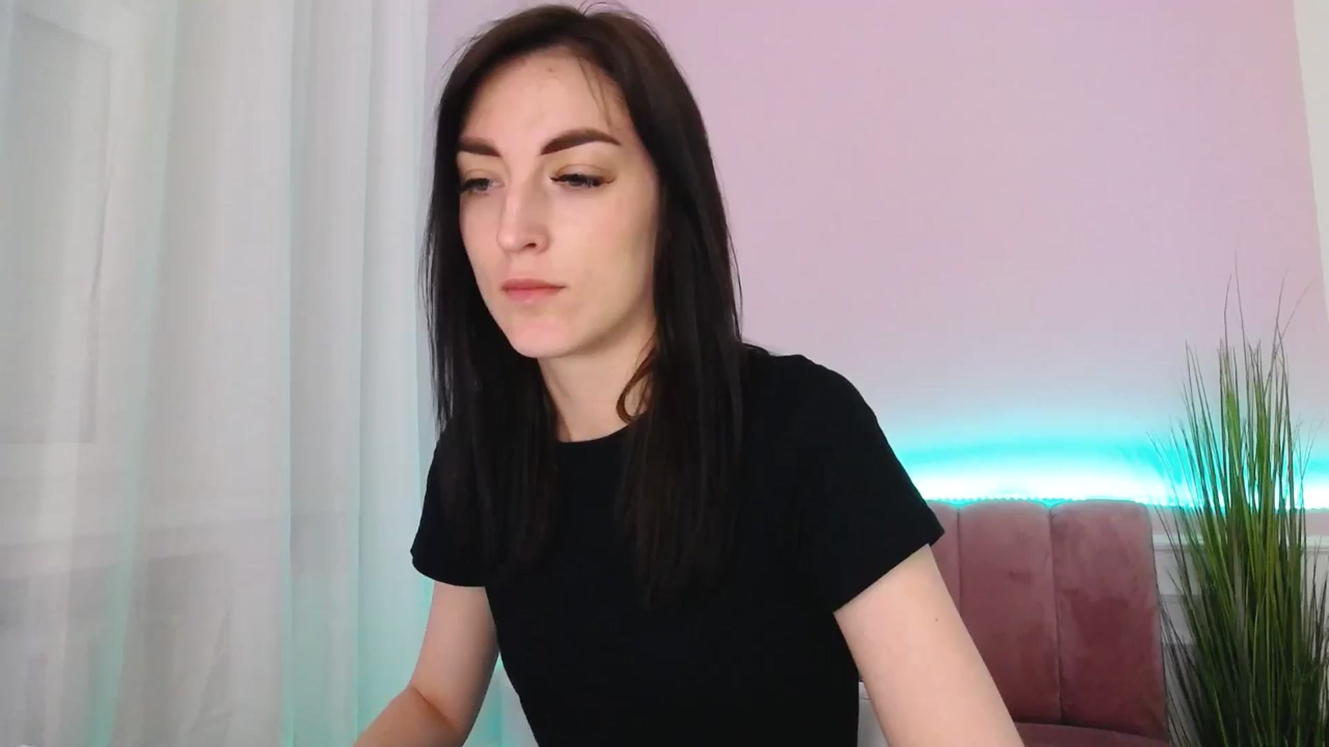 Gallery image thumbnail from KiiraDream's myfreecams stream on, 05/25/2025, 11:01 image 1 of 20