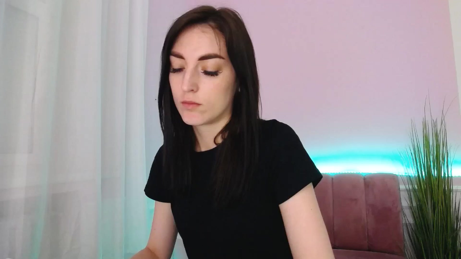 Gallery image thumbnail from KiiraDream's myfreecams stream on, 05/25/2025, 11:01 image 4 of 20