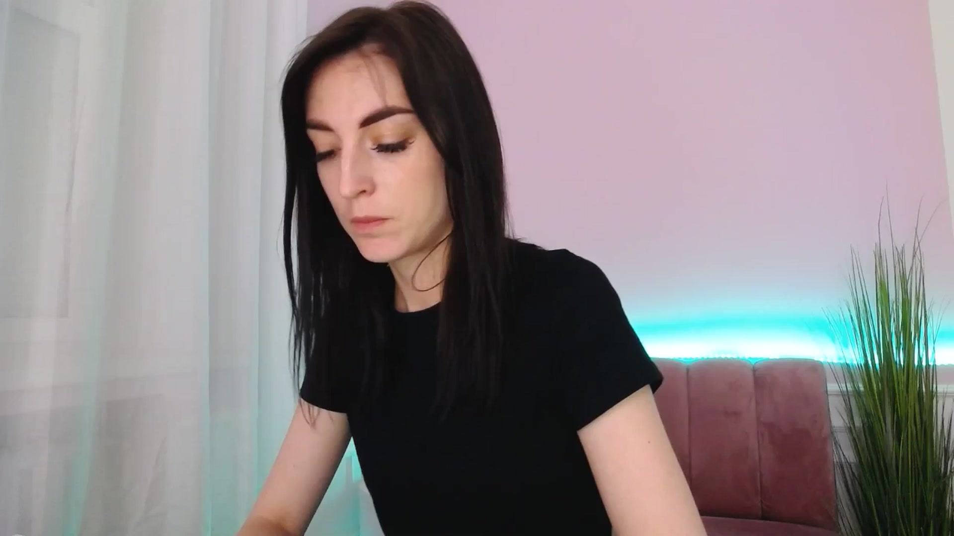 Gallery image thumbnail from KiiraDream's myfreecams stream on, 05/25/2025, 11:01 image 6 of 20