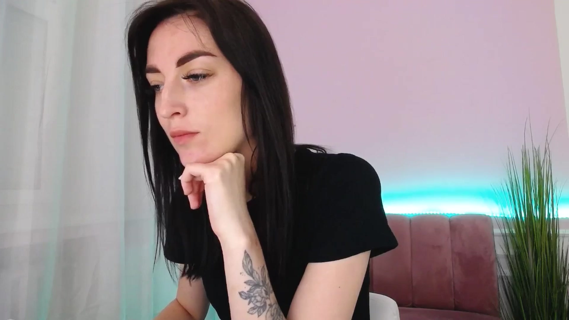 Gallery image thumbnail from KiiraDream's myfreecams stream on, 05/25/2025, 11:01 image 2 of 20