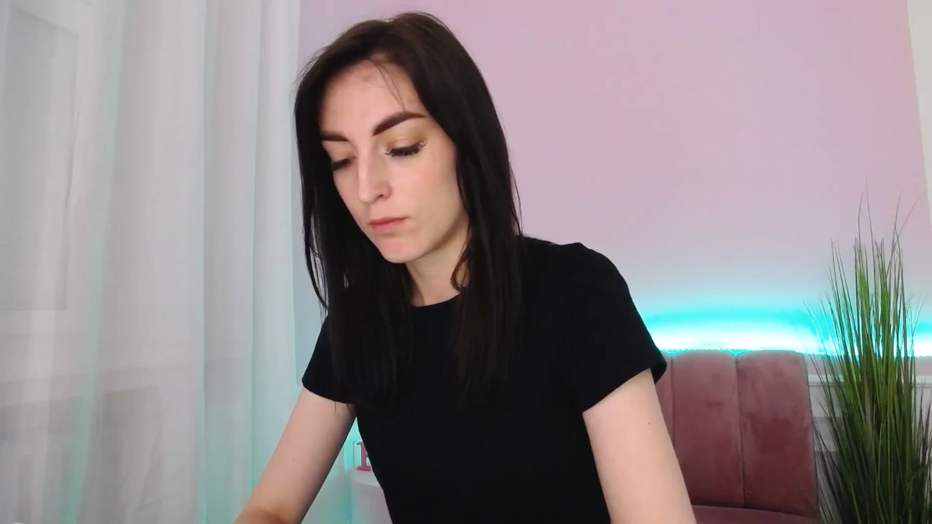 Gallery image thumbnail from KiiraDream's myfreecams stream on, 05/25/2025, 11:01 image 3 of 20