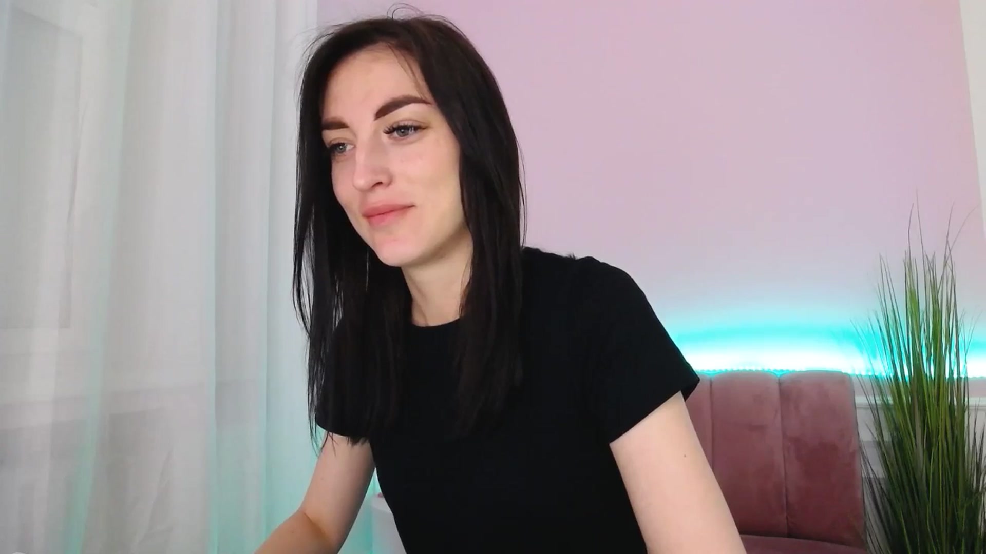Gallery image thumbnail from KiiraDream's myfreecams stream on, 05/25/2025, 11:01 image 19 of 20
