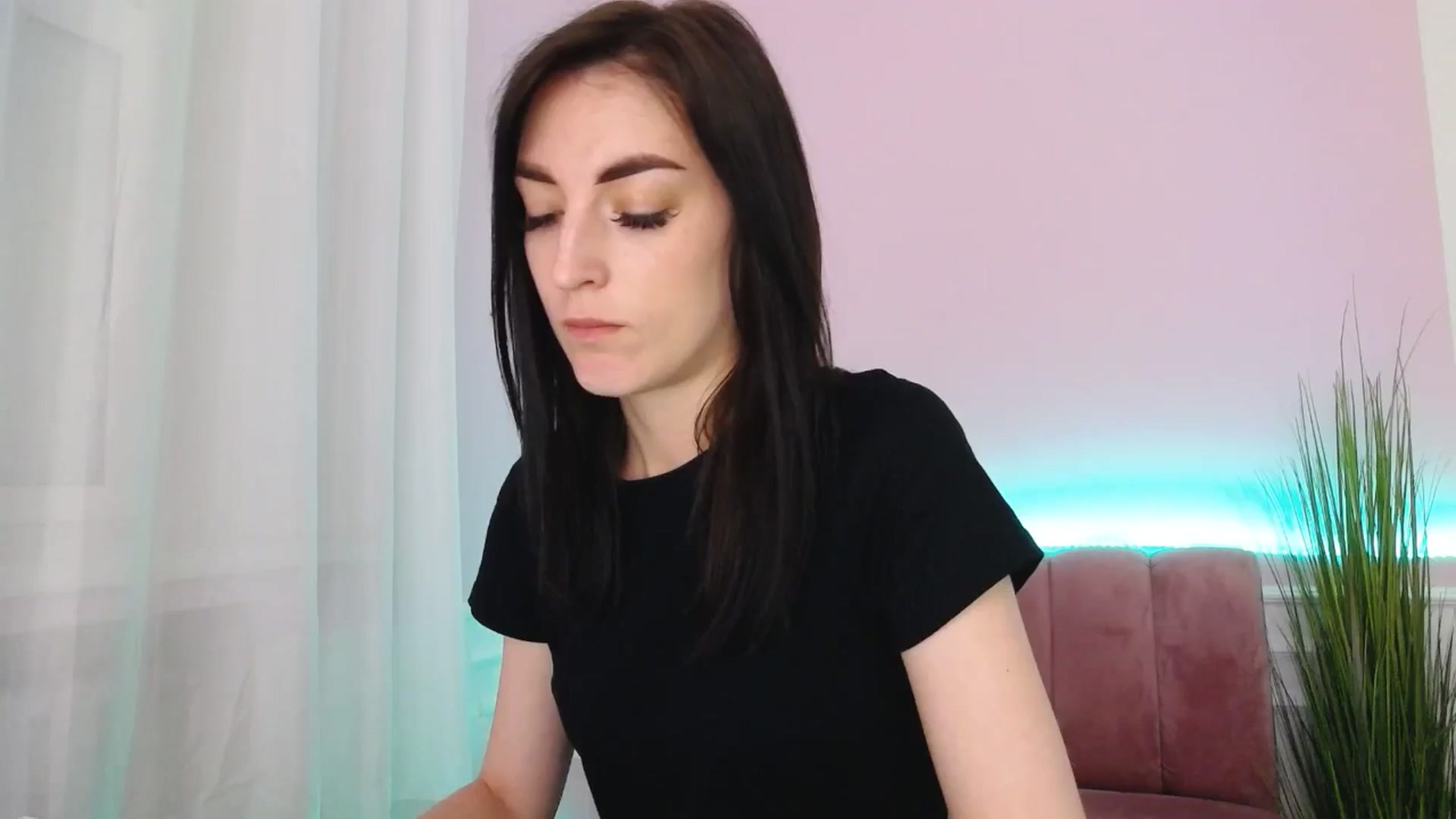 Gallery image thumbnail from KiiraDream's myfreecams stream on, 05/25/2025, 11:01 image 10 of 20