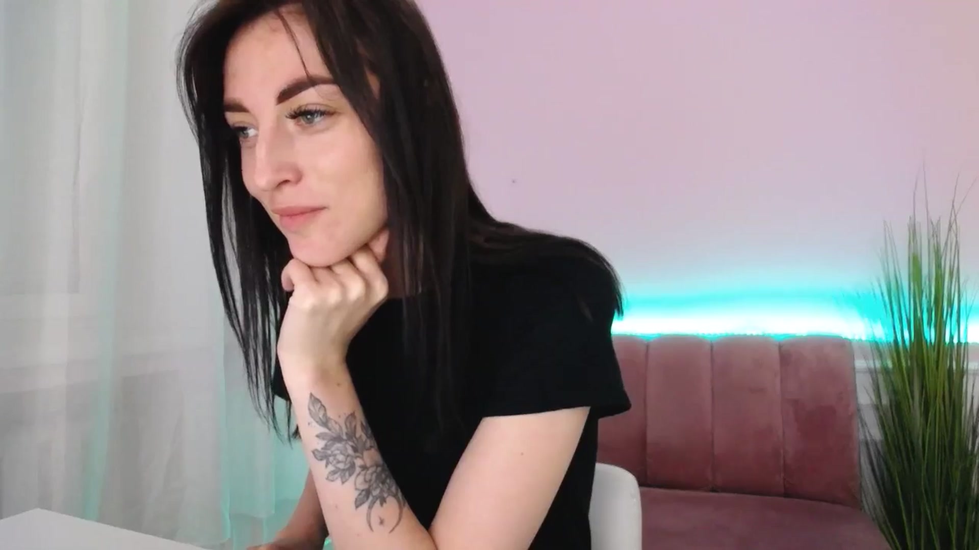 Gallery image thumbnail from KiiraDream's myfreecams stream on, 05/25/2025, 12:21 image 16 of 20