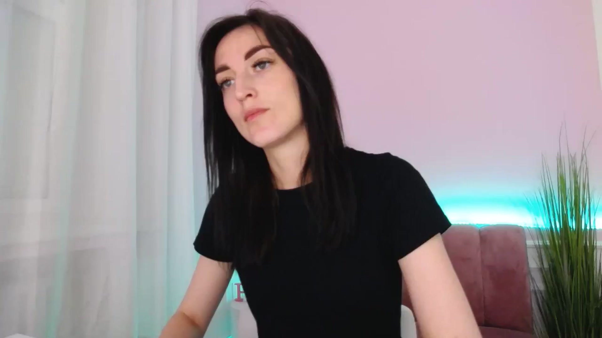 Gallery image thumbnail from KiiraDream's myfreecams stream on, 05/25/2025, 12:21 image 4 of 20
