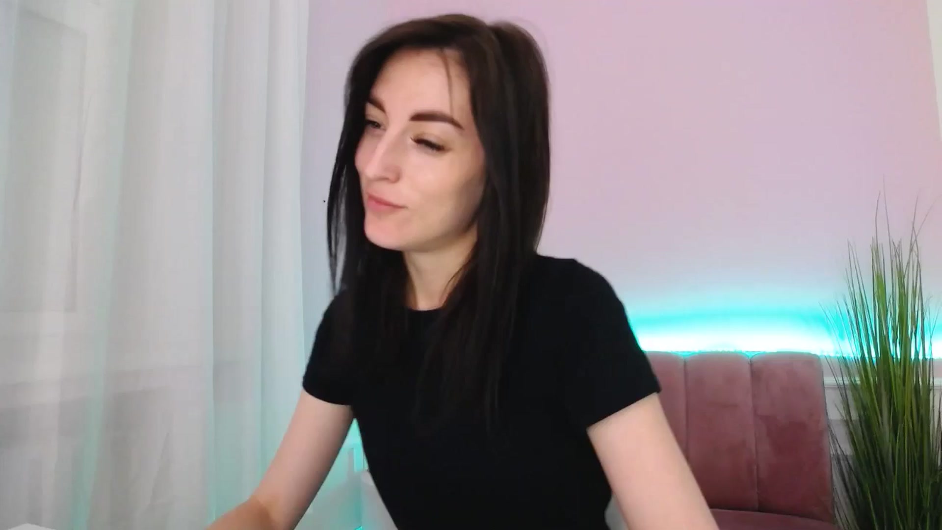 Gallery image thumbnail from KiiraDream's myfreecams stream on, 05/25/2025, 12:21 image 9 of 20