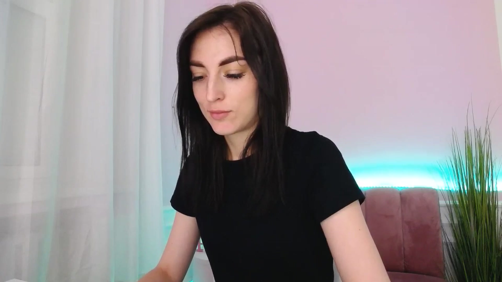 Gallery image thumbnail from KiiraDream's myfreecams stream on, 05/25/2025, 12:21 image 3 of 20