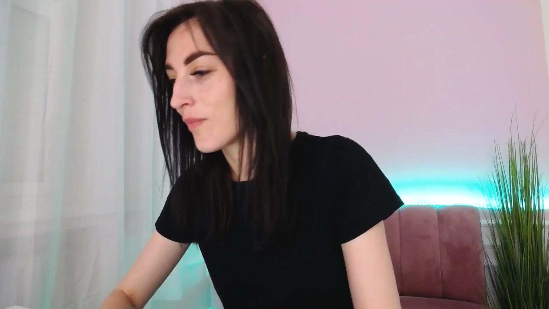 Gallery image thumbnail from KiiraDream's myfreecams stream on, 05/25/2025, 12:21 image 8 of 20