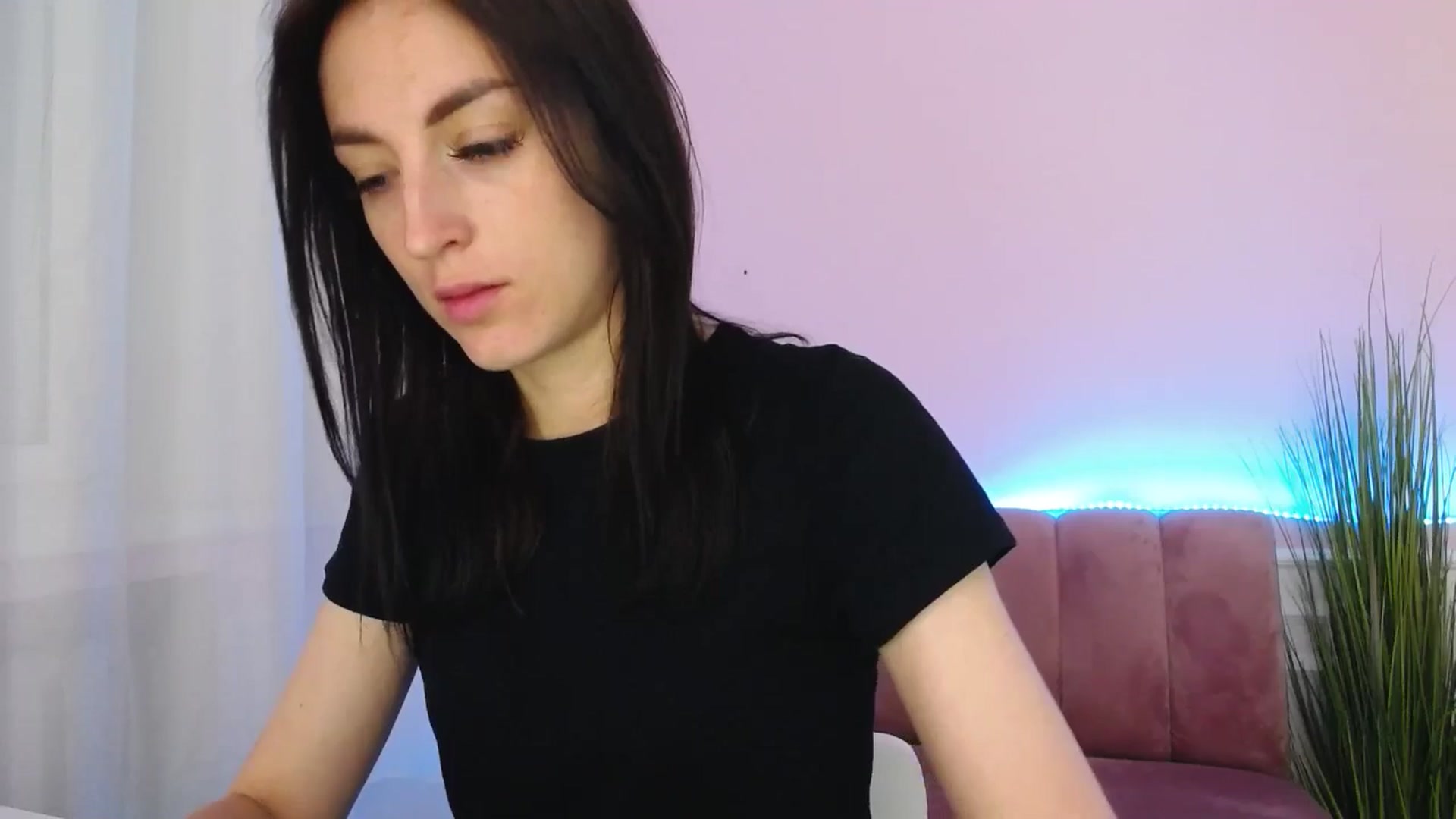 Gallery image thumbnail from KiiraDream's myfreecams stream on, 05/31/2025, 12:18 image 11 of 20