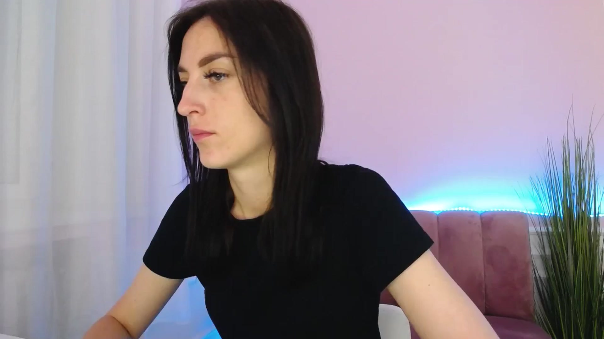 Gallery image thumbnail from KiiraDream's myfreecams stream on, 05/31/2025, 12:18 image 6 of 20