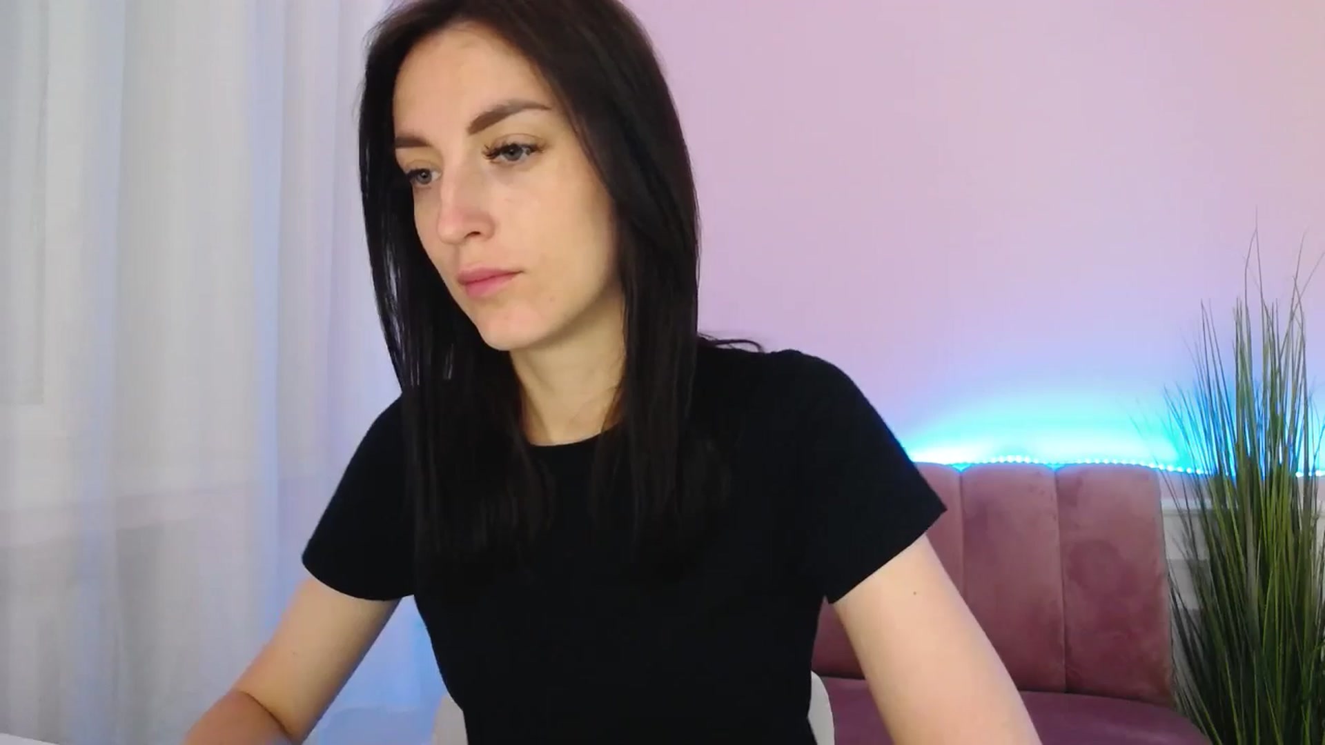 Gallery image thumbnail from KiiraDream's myfreecams stream on, 05/31/2025, 12:18 image 10 of 20