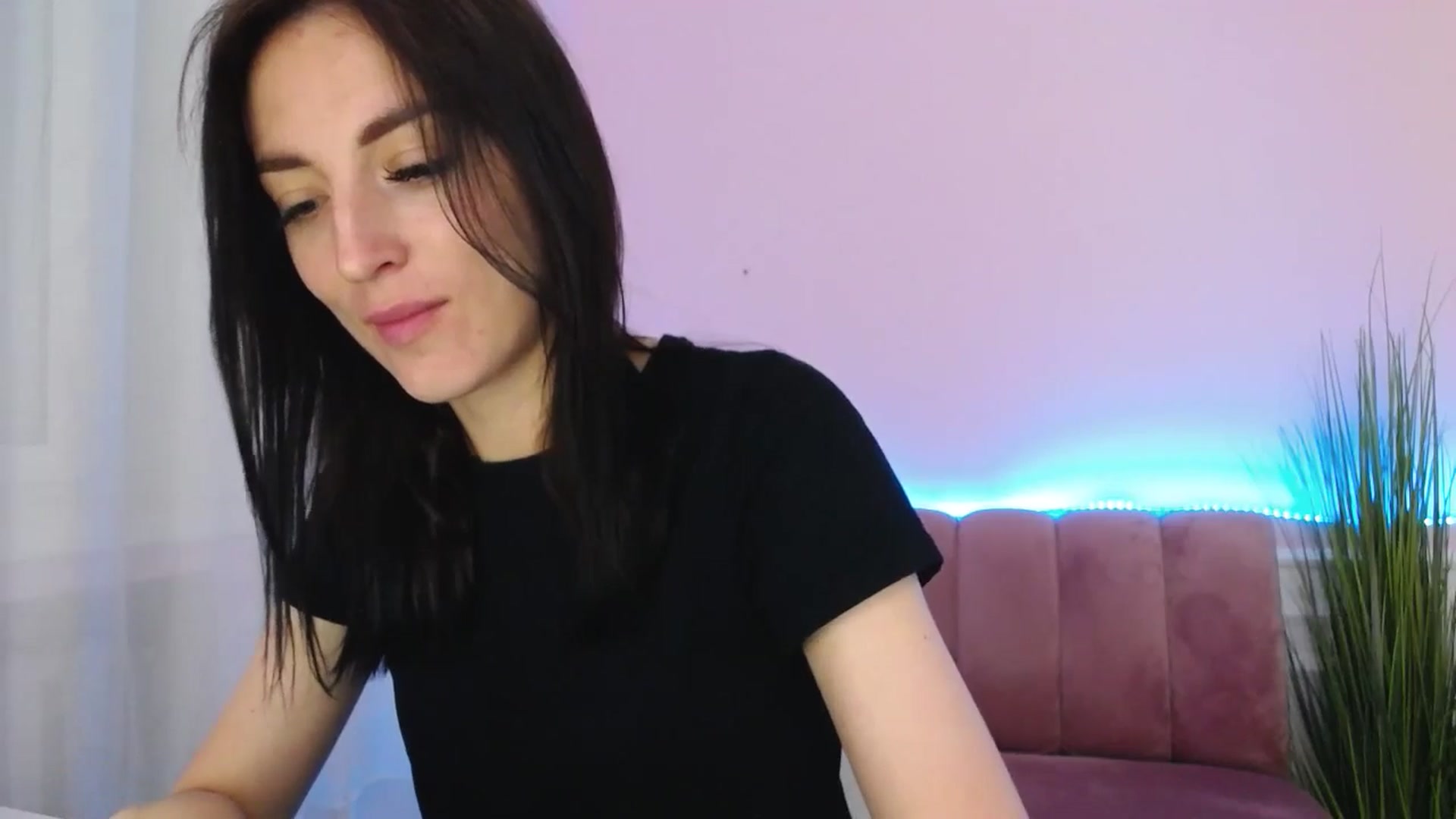 Gallery image thumbnail from KiiraDream's myfreecams stream on, 05/31/2025, 12:18 image 17 of 20